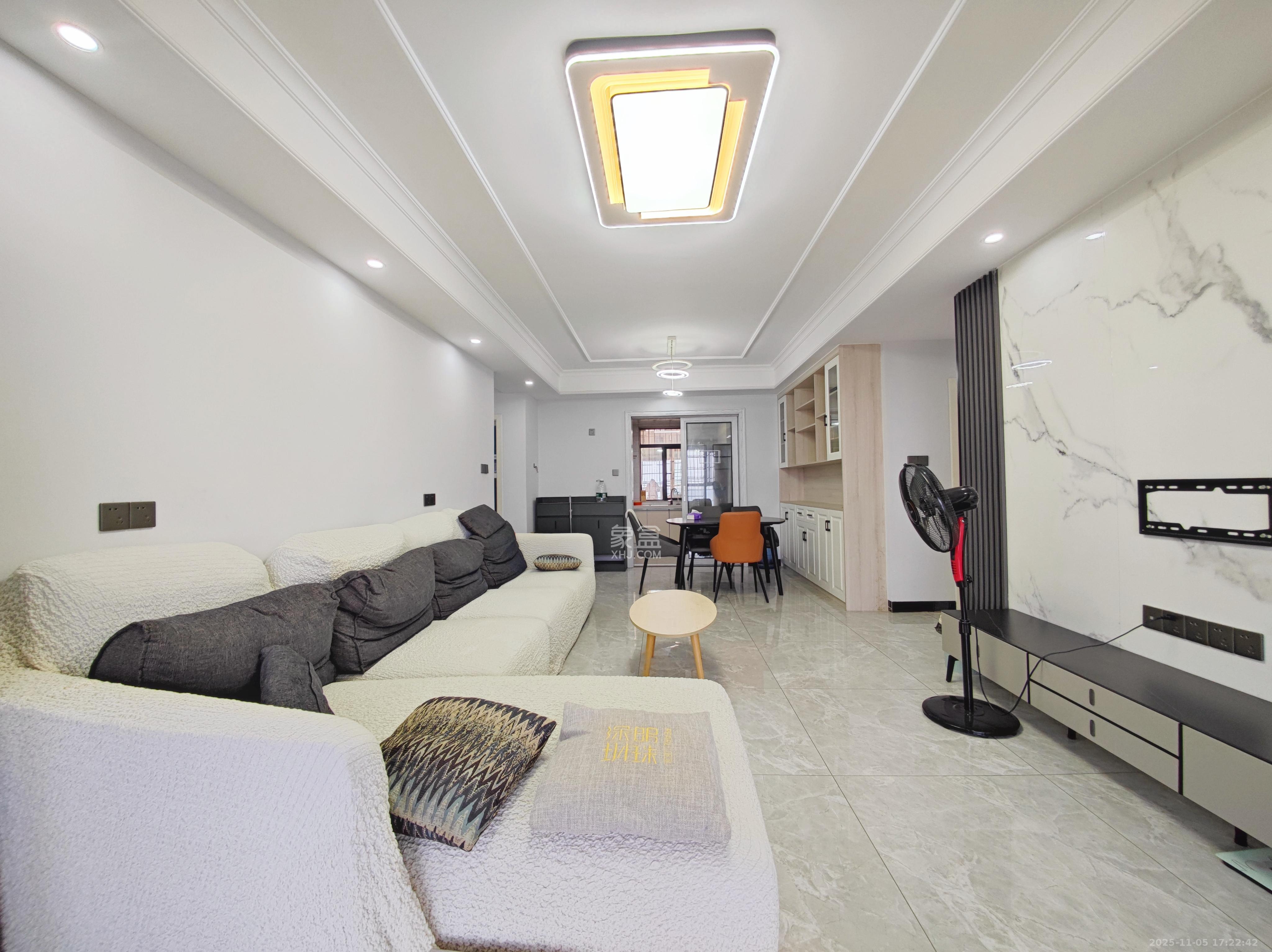 悦湖山  3室2厅2卫    3000.0元/月室内图1