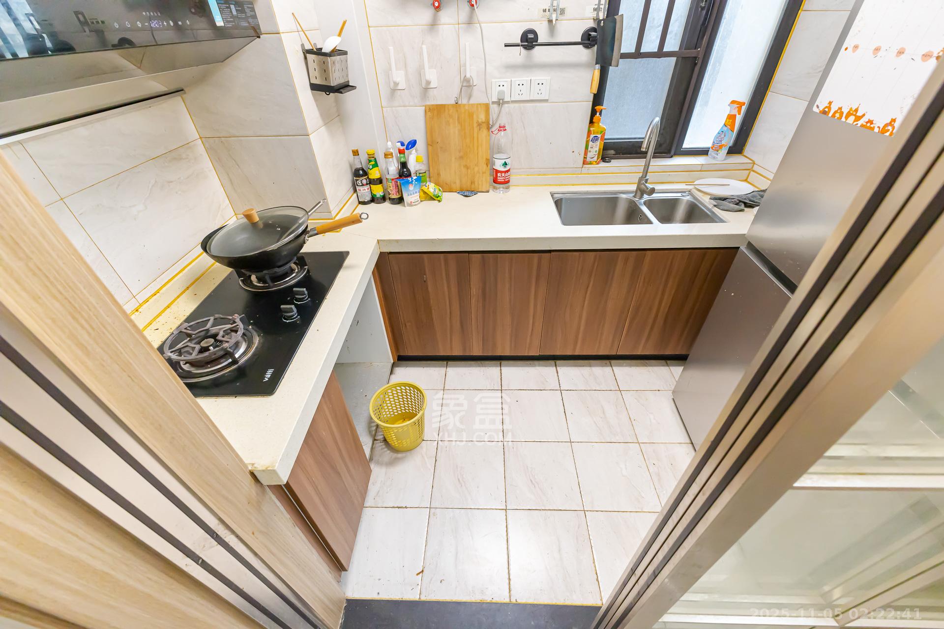 勤诚达境界城 4室2厅2卫 105.0万 勤诚达境界城 4室2厅2卫 105.0万厨房