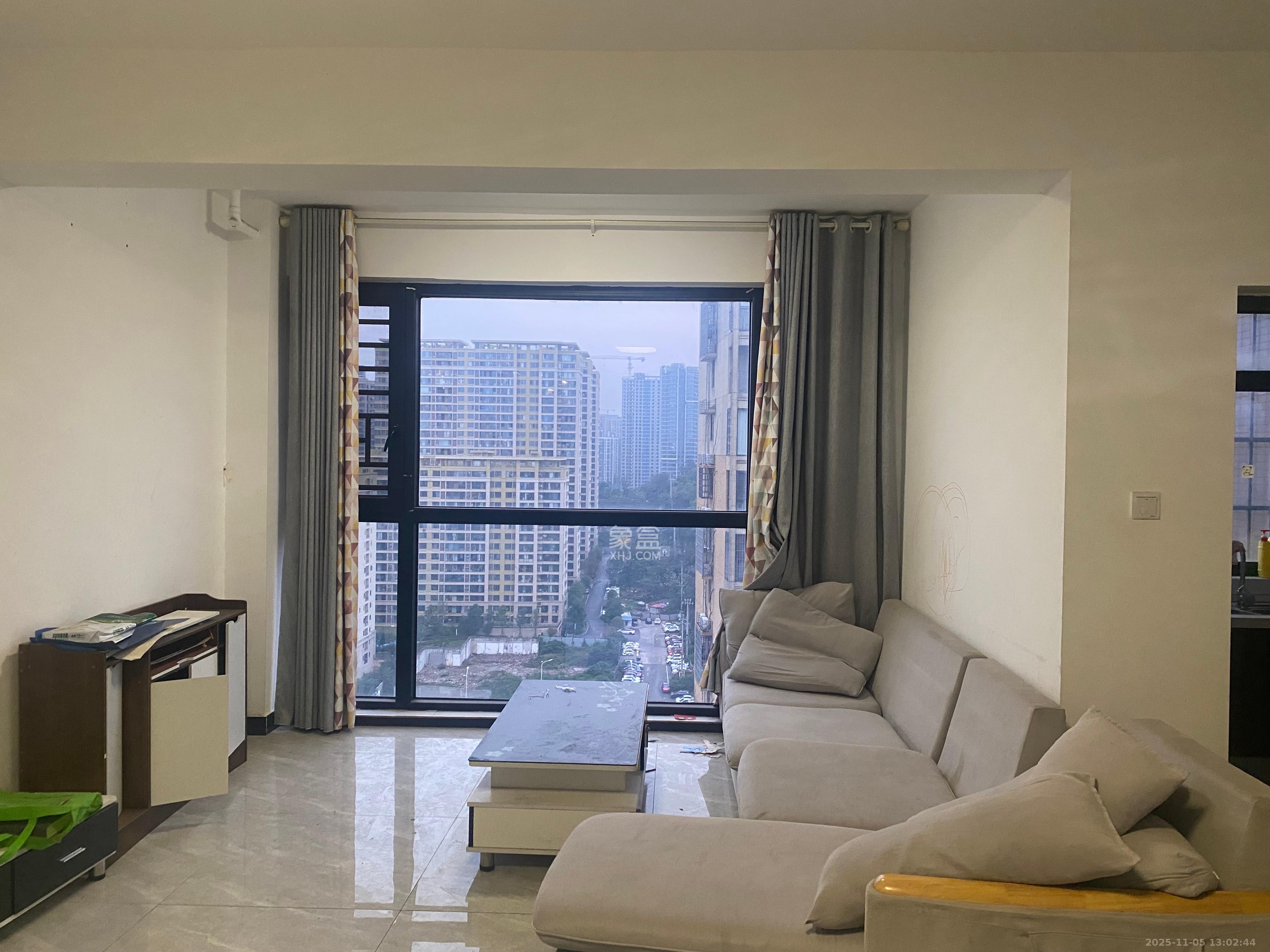 香芙嘉园（广铁湘府嘉园）  3室1厅1卫    2600.0元/月