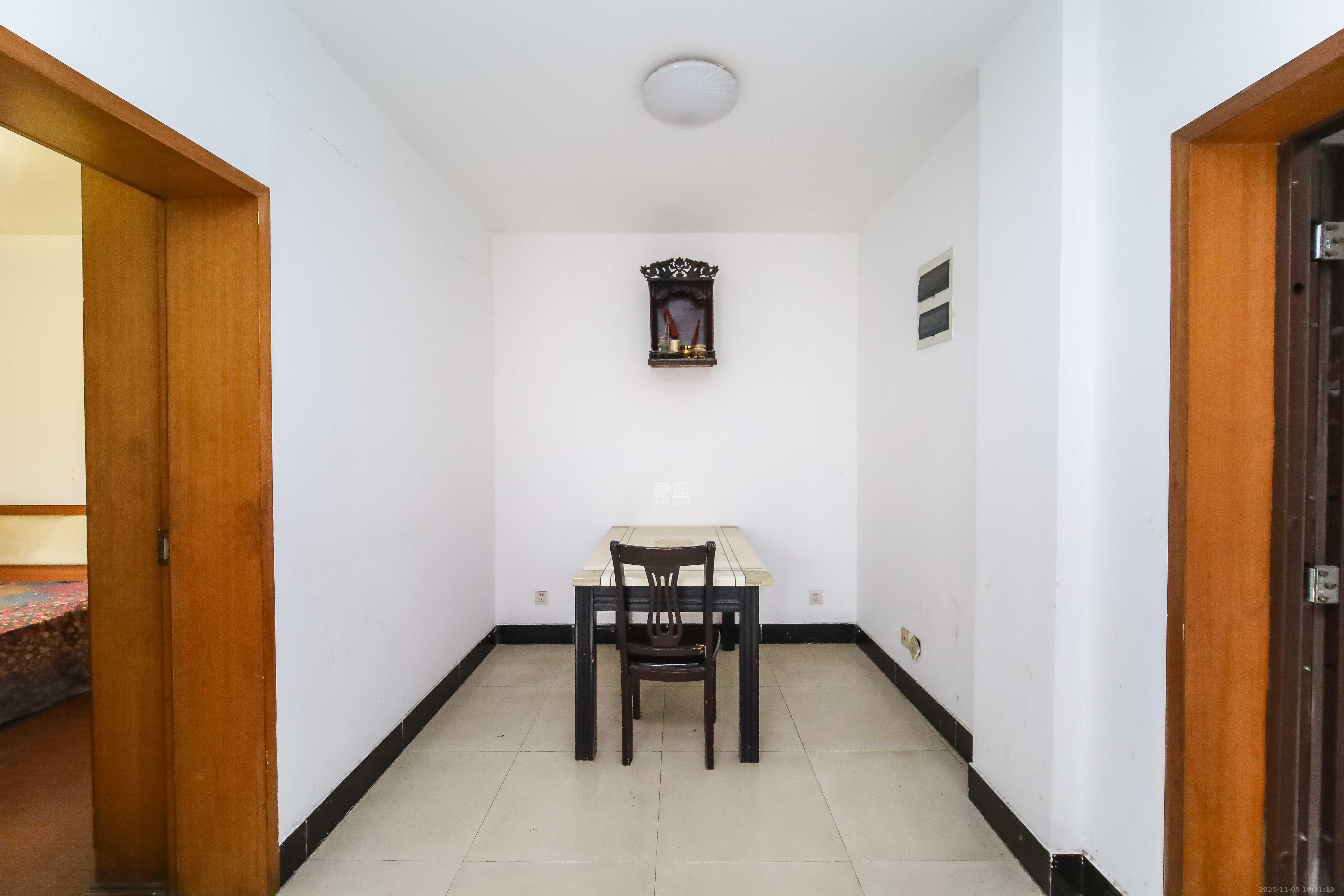 星城名典  3室2厅2卫    1900.0元/月