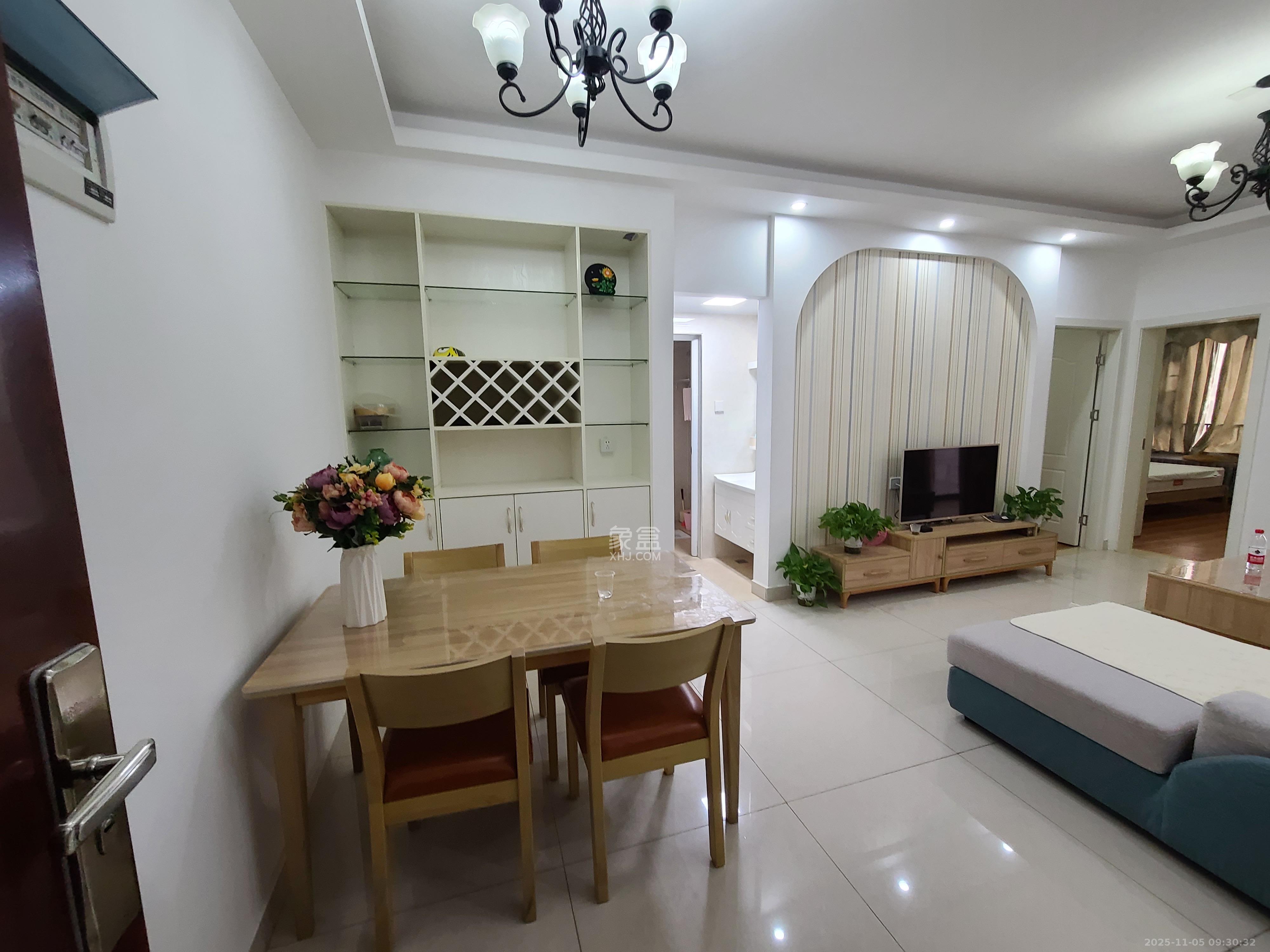 麓谷星辰  2室2厅1卫    2300.0元/月