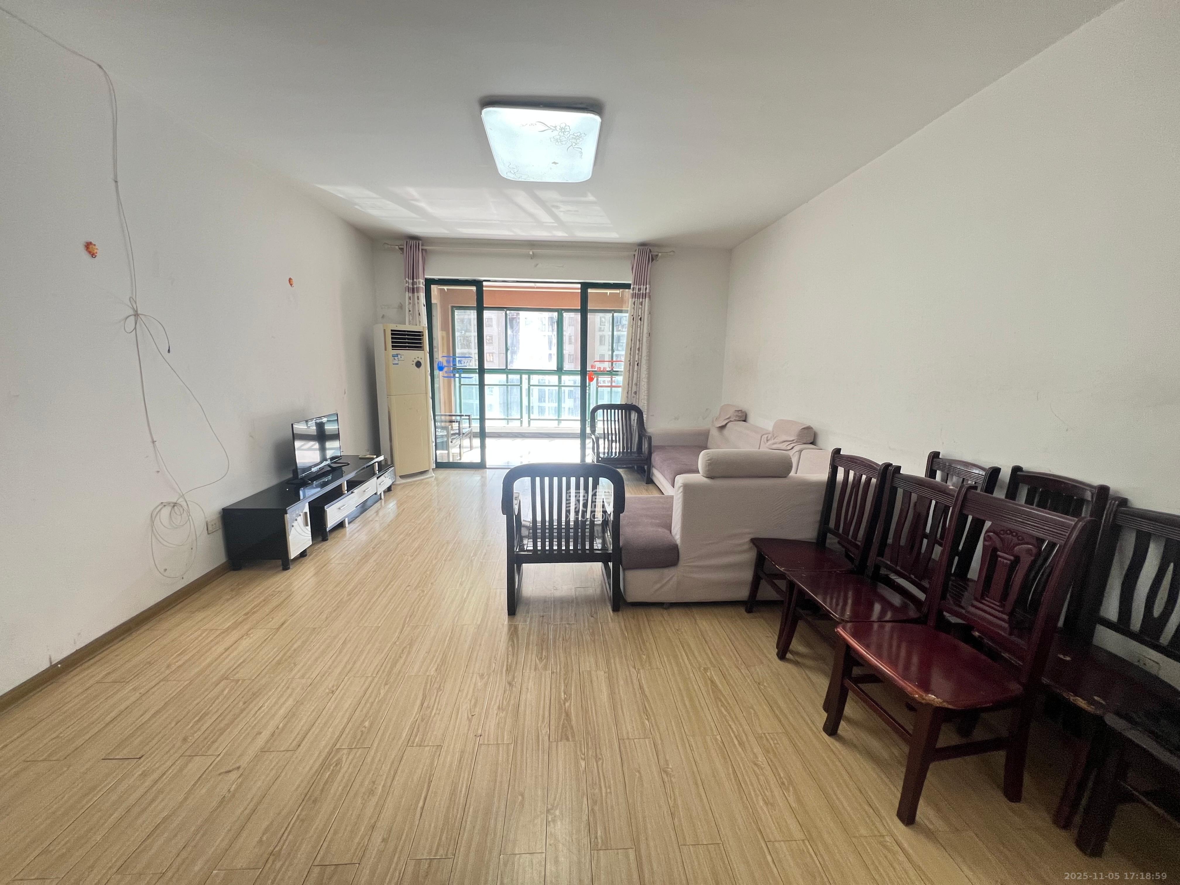 华盛世纪新城 1室2厅2卫 2500.0元/月 华盛世纪新城 1室2厅2卫 2500.0元/月室内图