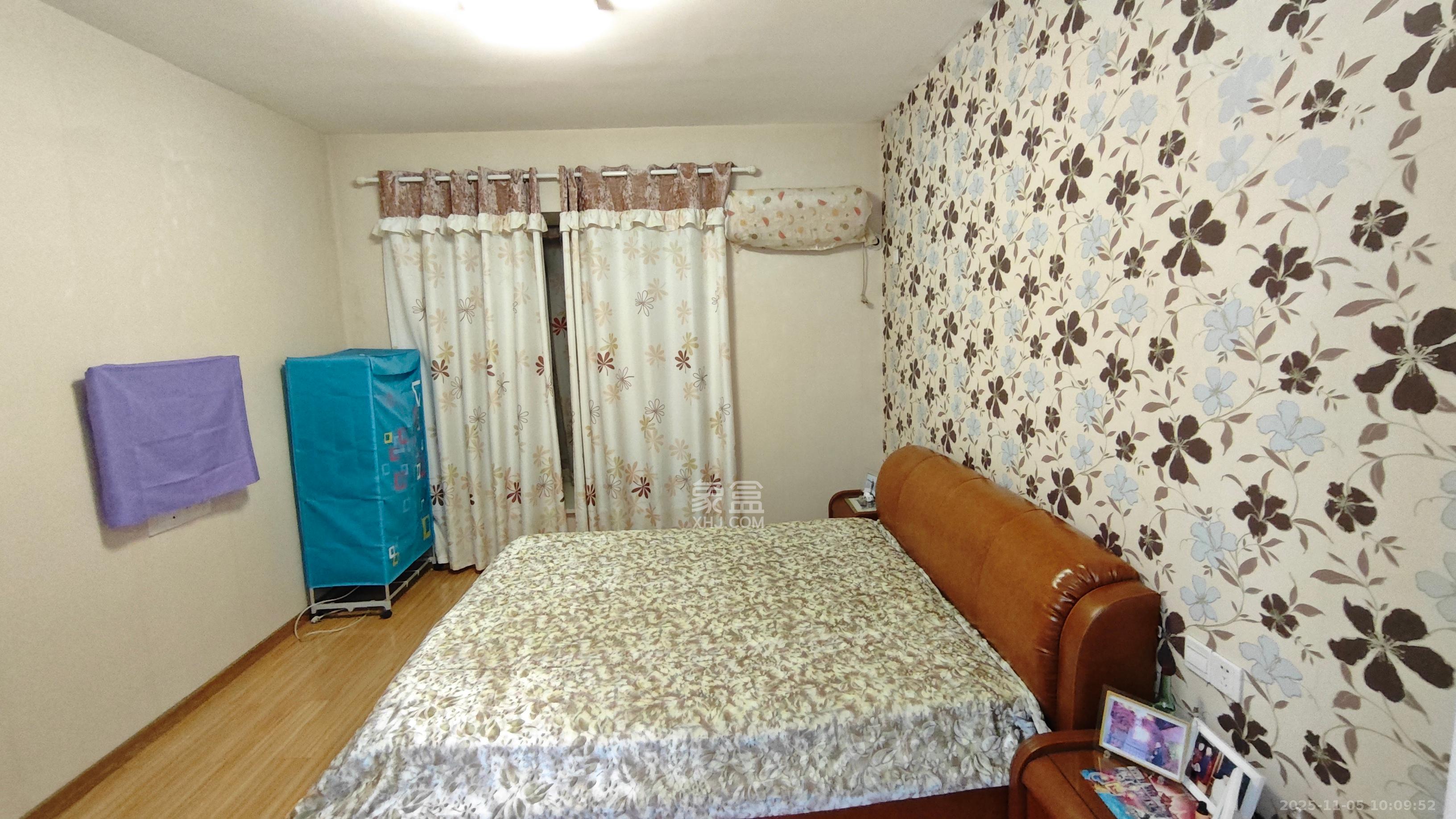 湘电友谊一号 4室2厅2卫 55.0万 湘电友谊一号 4室2厅2卫 55.0万客厅