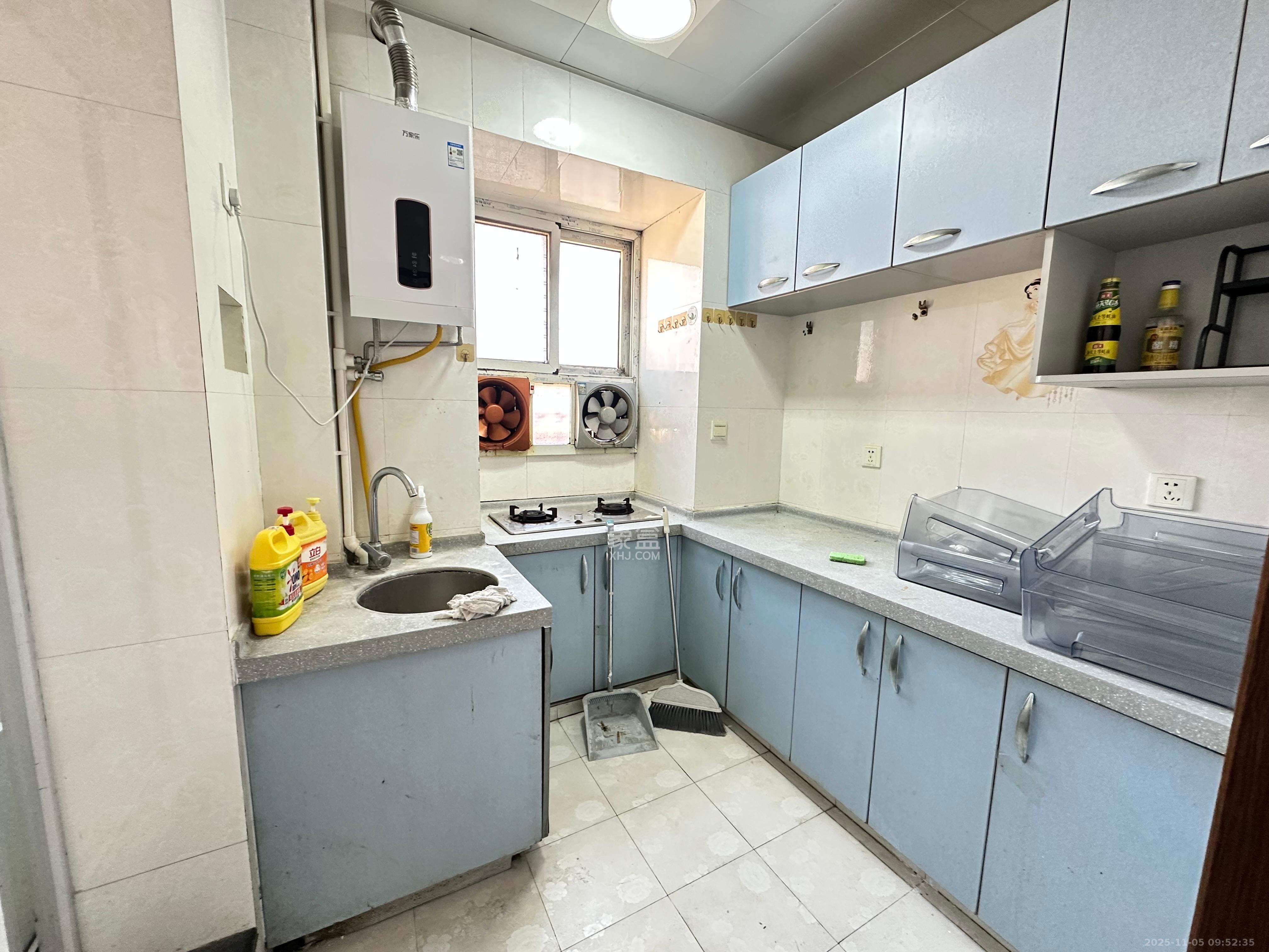 群芳园  3室1厅1卫    1700.0元/月室内图