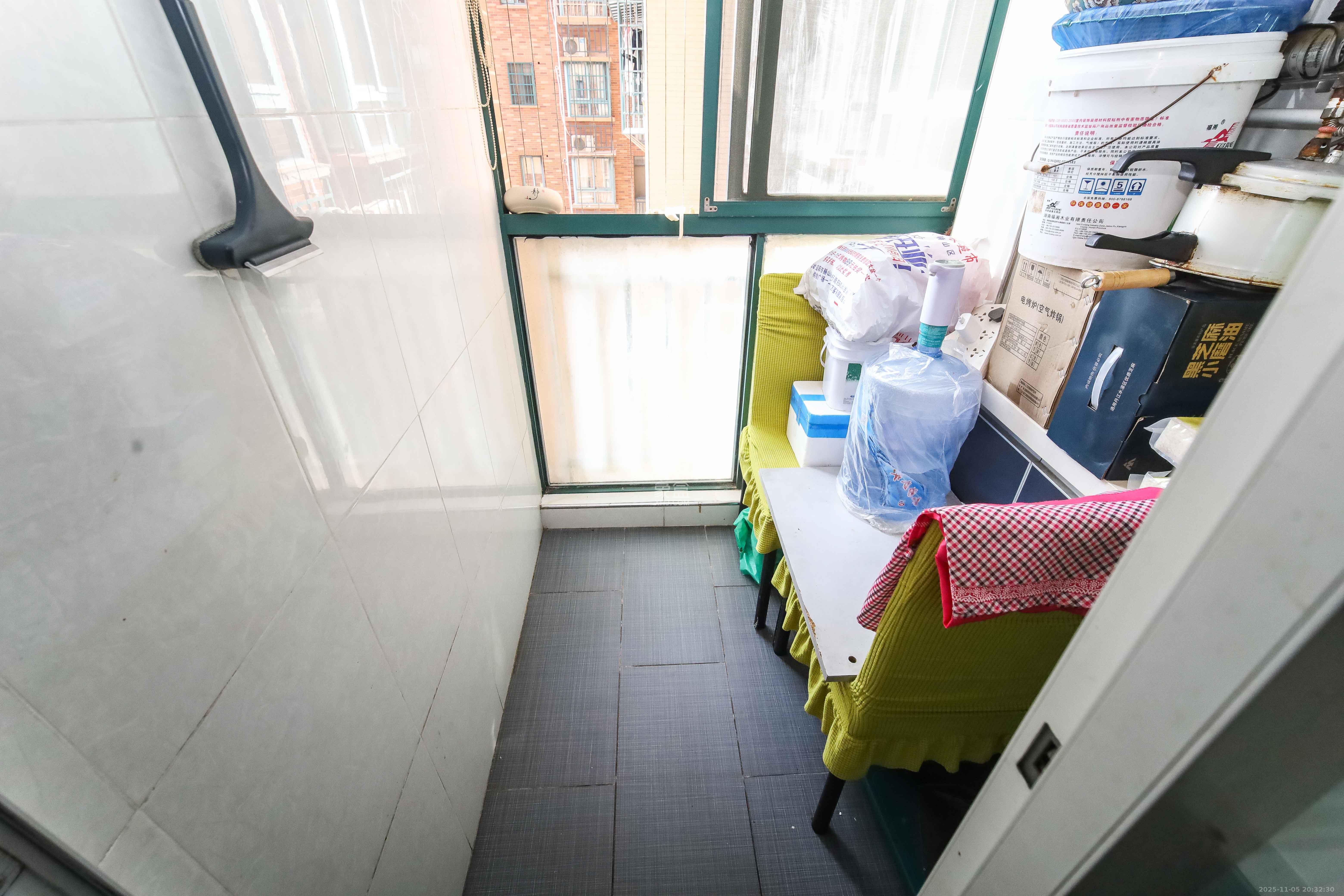 东玺门  2室2厅1卫    76.8万阳台