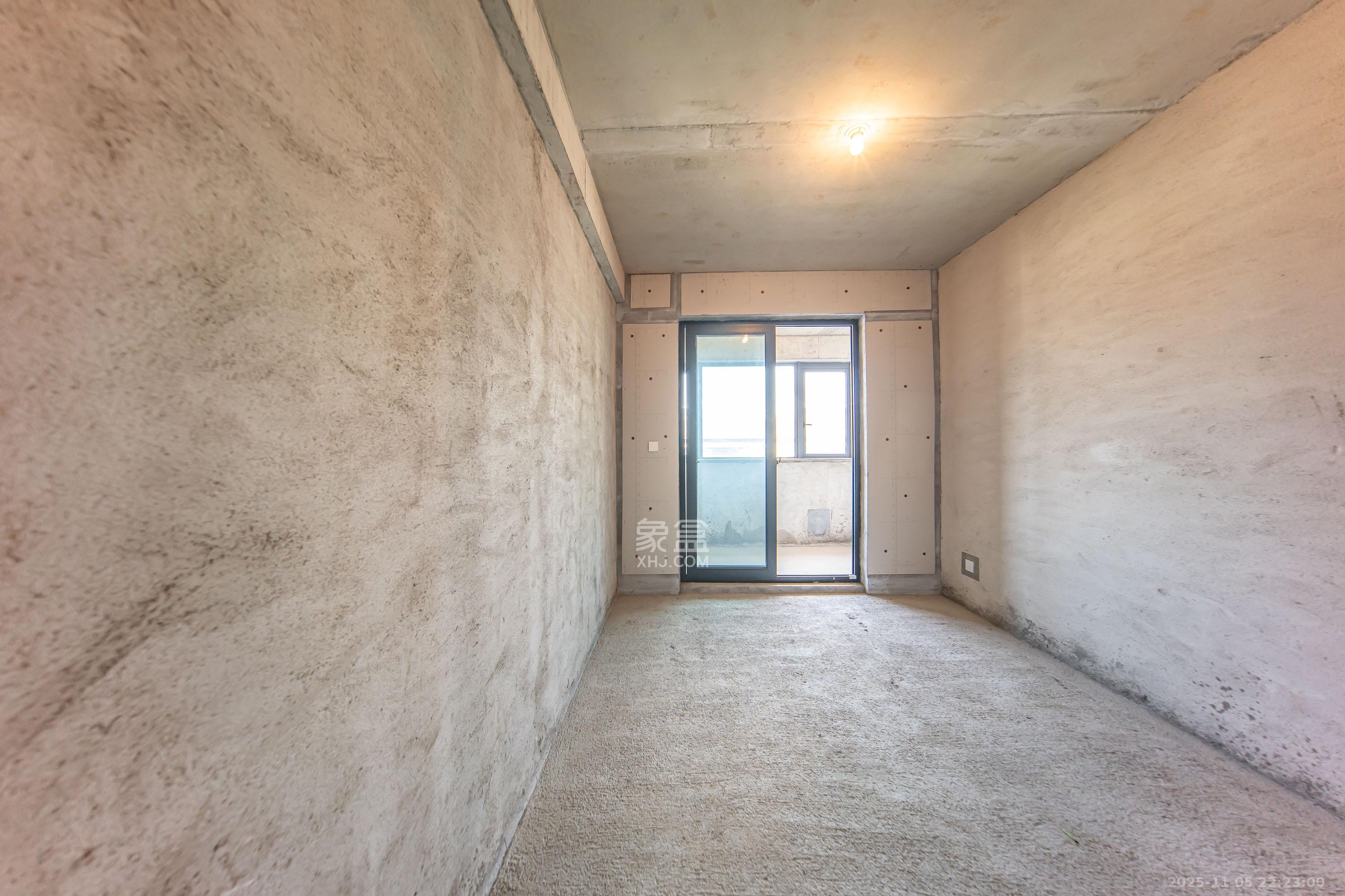 中建钰山湖  4室2厅2卫    330.0万卧室