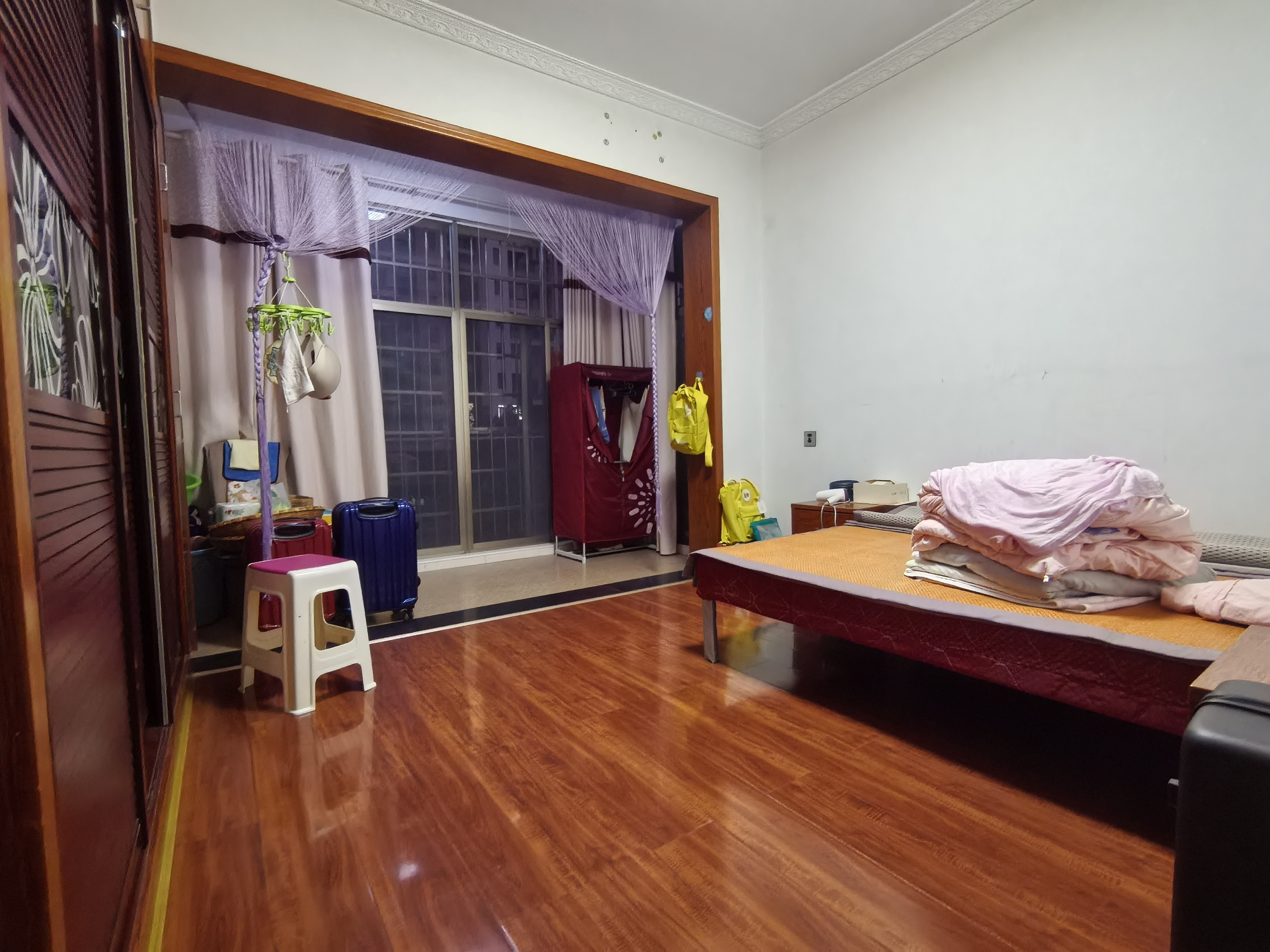 盛世华庭 1室0厅0卫 53.8万 盛世华庭 1室0厅0卫 53.8万客厅