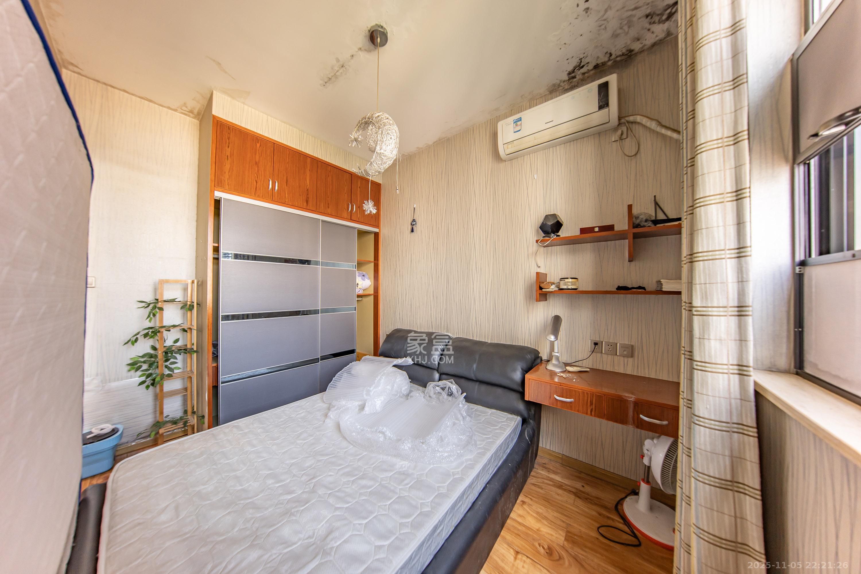 阳光100三期 1室1厅1卫 55.0万 阳光100三期 1室1厅1卫 55.0万卧室