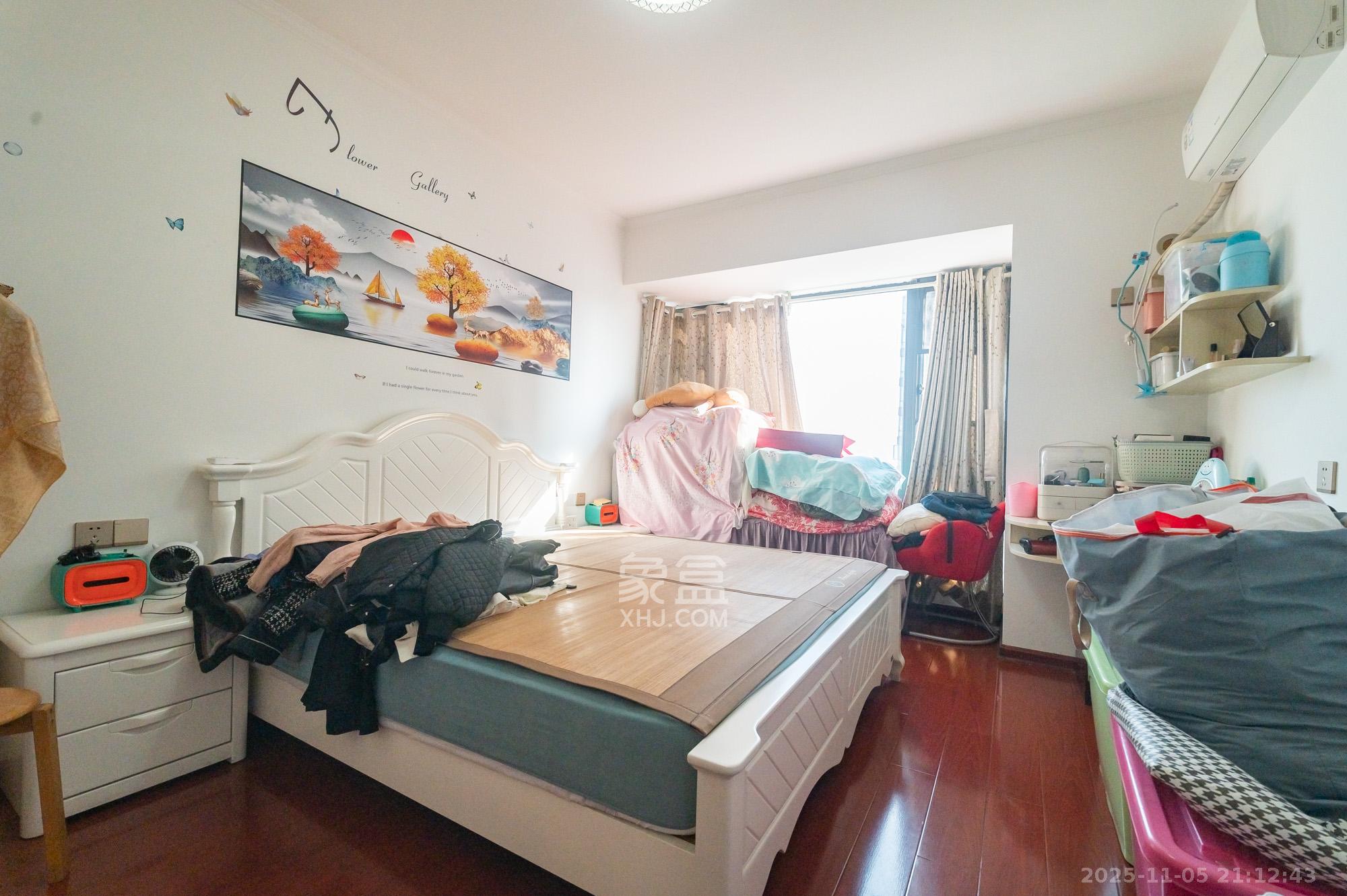 海伦春天 4室2厅2卫 91.8万 海伦春天 4室2厅2卫 91.8万卧室