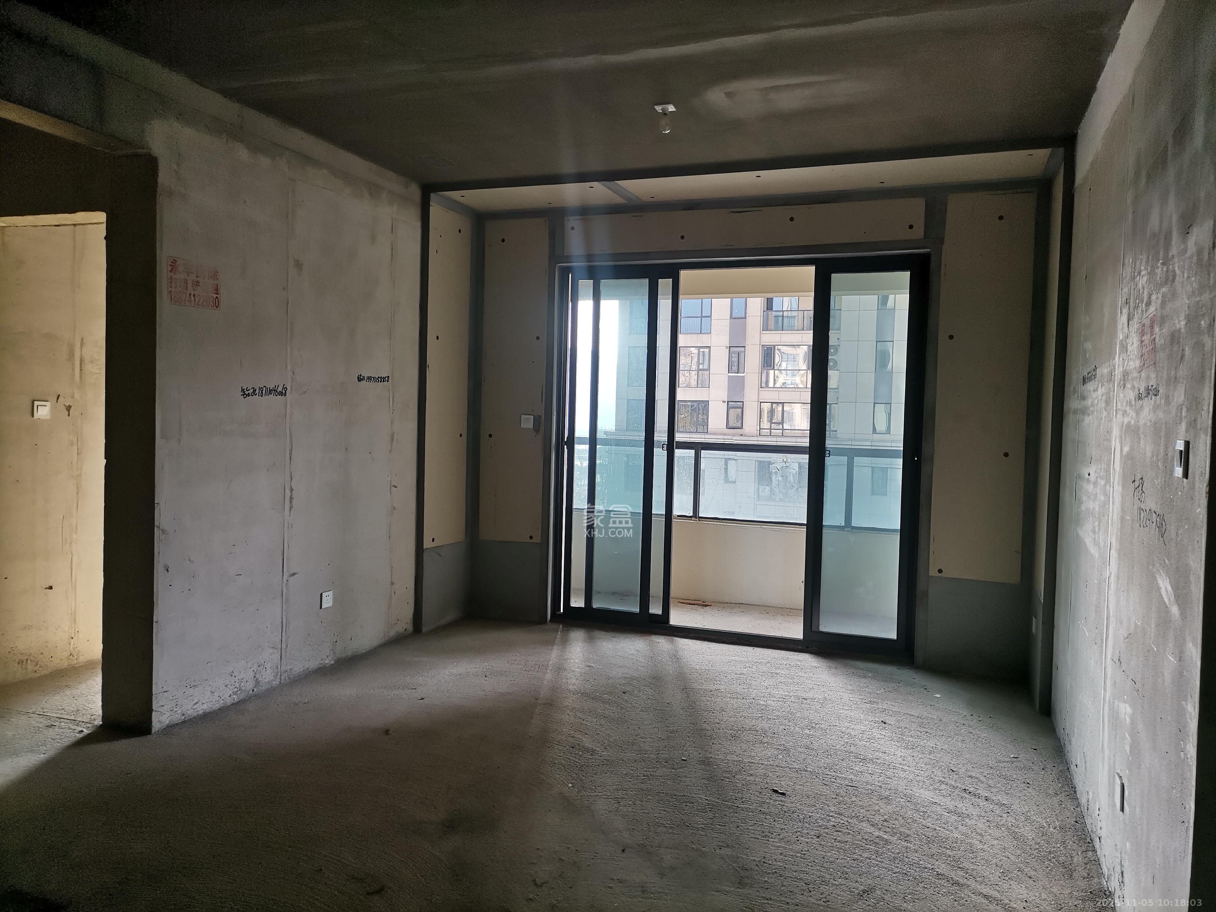 秀峰一品  1室0厅0卫    1500.0元/月