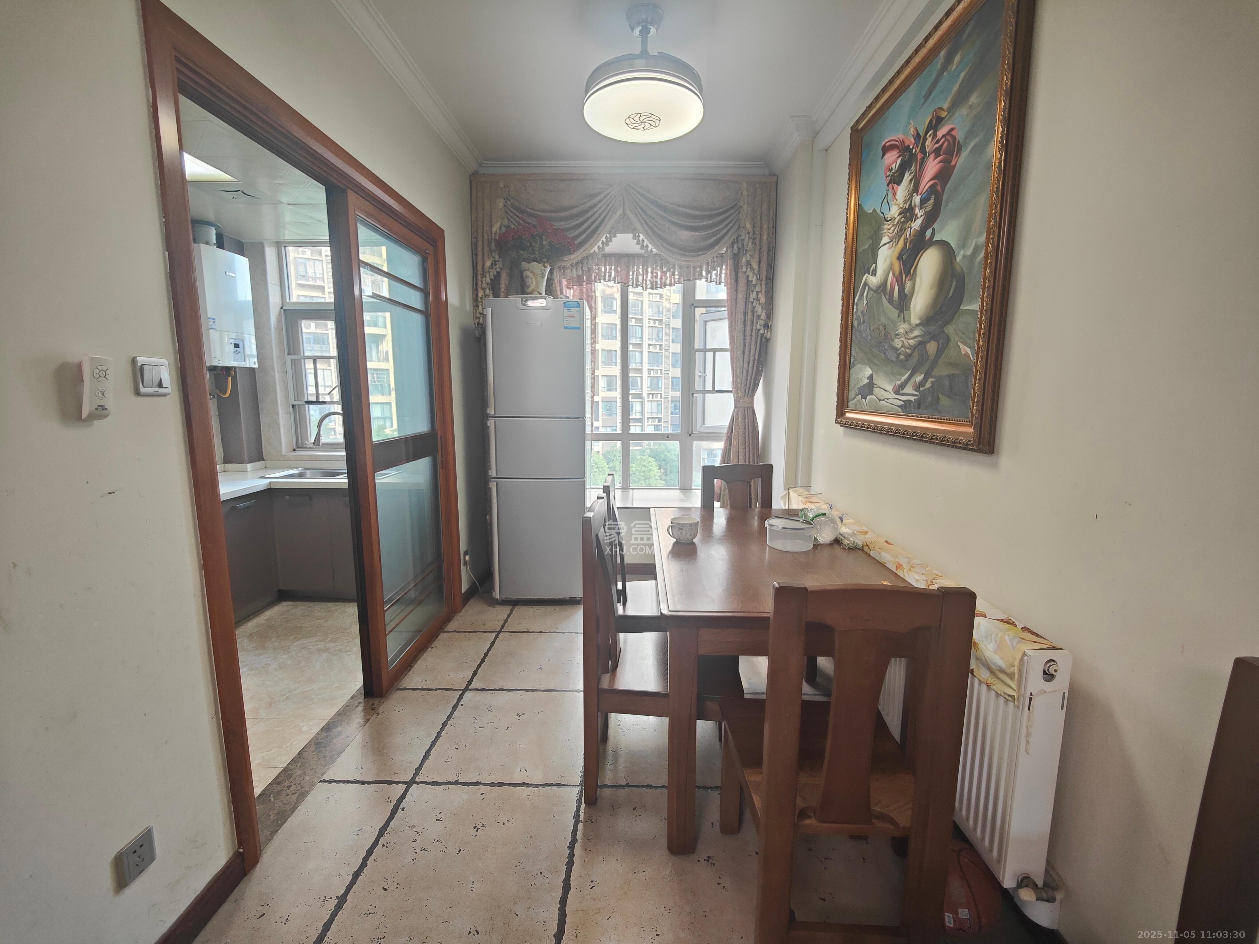 泊爱蓝湾 4室2厅2卫 3200.0元/月 泊爱蓝湾 4室2厅2卫 3200.0元/月室内图