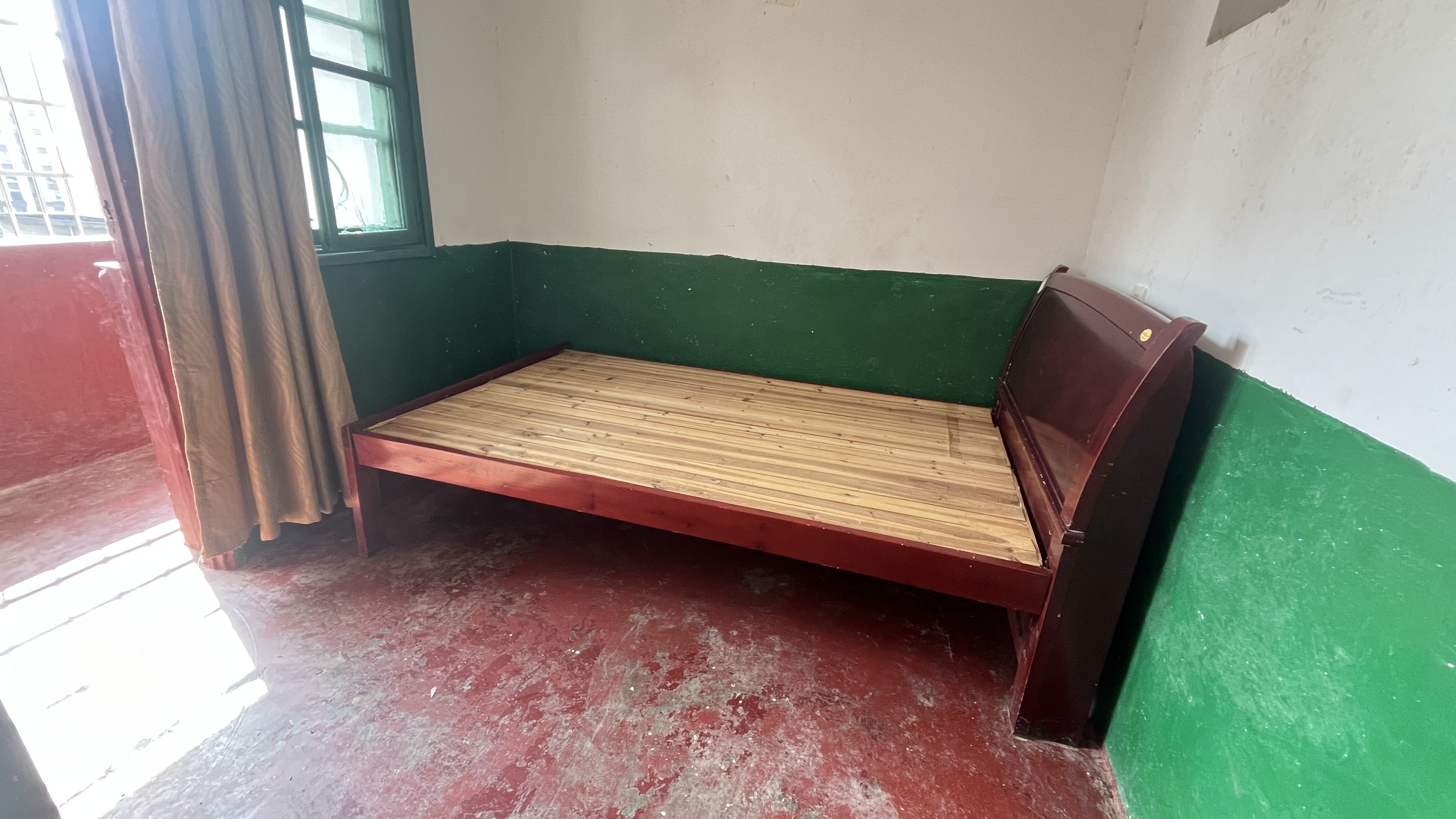 梓园社区(麻纺厂宿舍)  2室1厅1卫    10.8万客厅