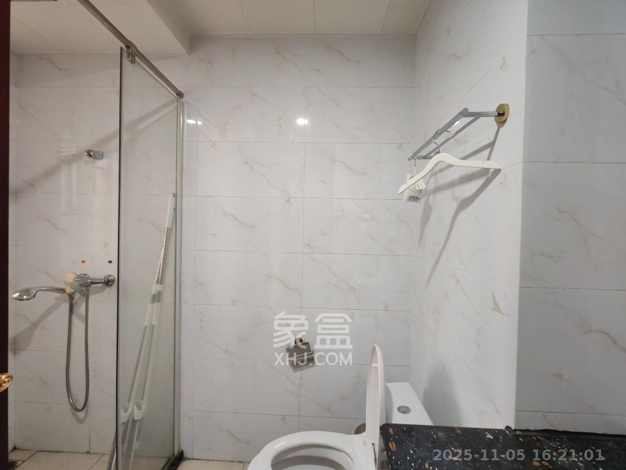 恒大江湾 3室1厅2卫 2500.0元/月 恒大江湾 3室1厅2卫 2500.0元/月室内图