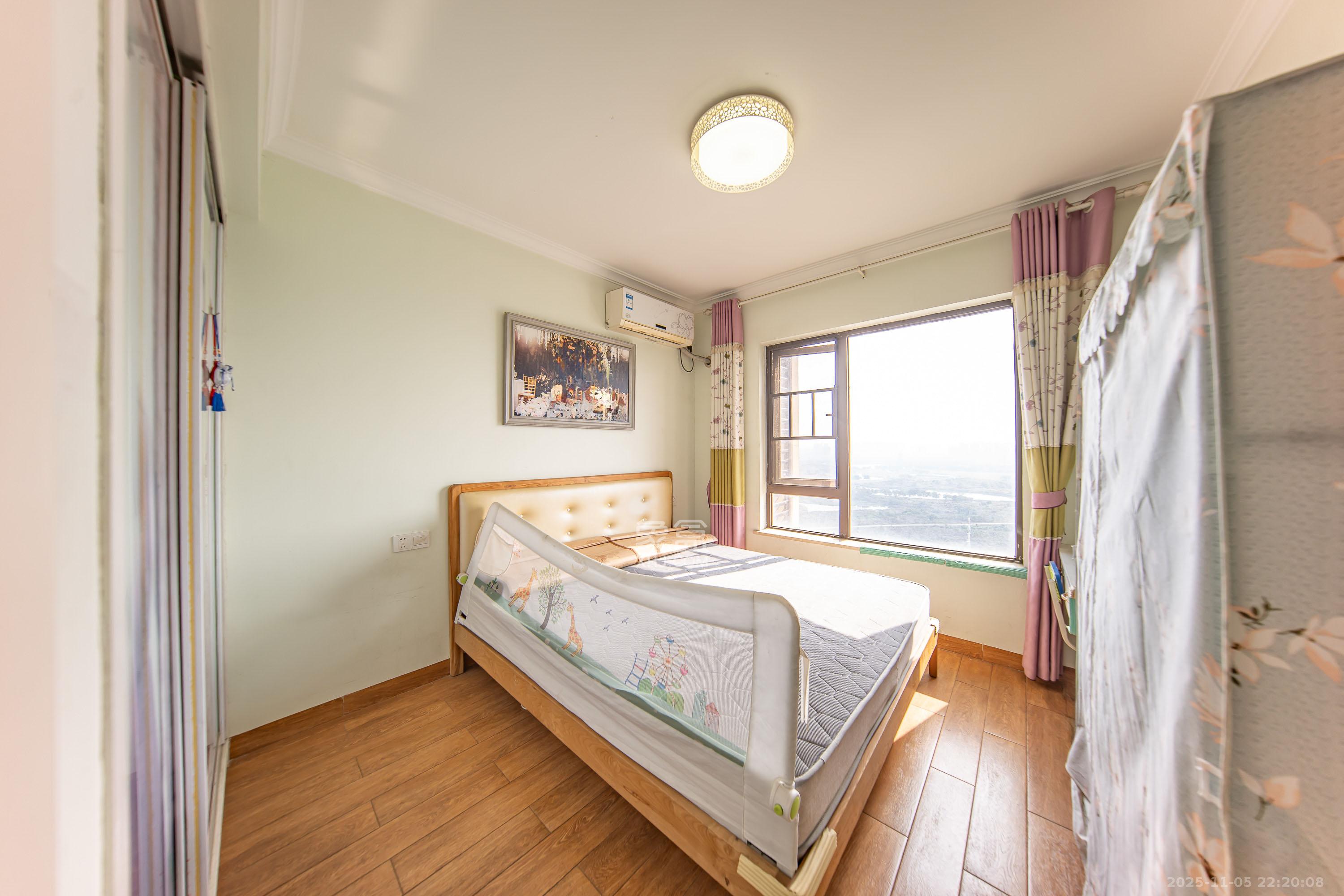 华润橡树湾 3室2厅1卫 69.0万 华润橡树湾 3室2厅1卫 69.0万卧室