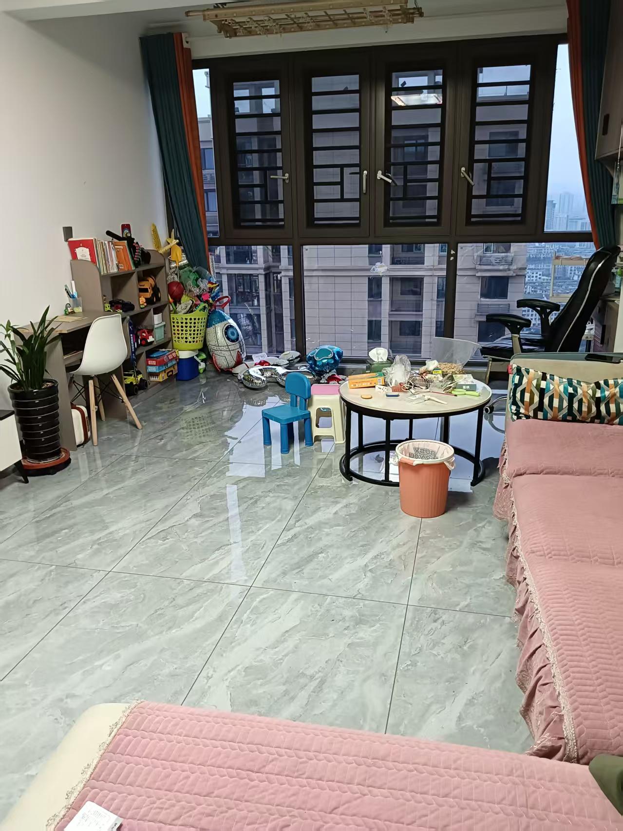 保利香槟国际 3室2厅2卫 2300.0元/月 保利香槟国际 3室2厅2卫 2300.0元/月室内图