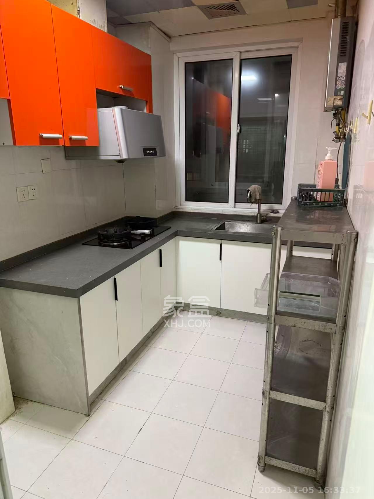 滨湖嘉园（湖滨小区）  3室2厅2卫    2600.0元/月