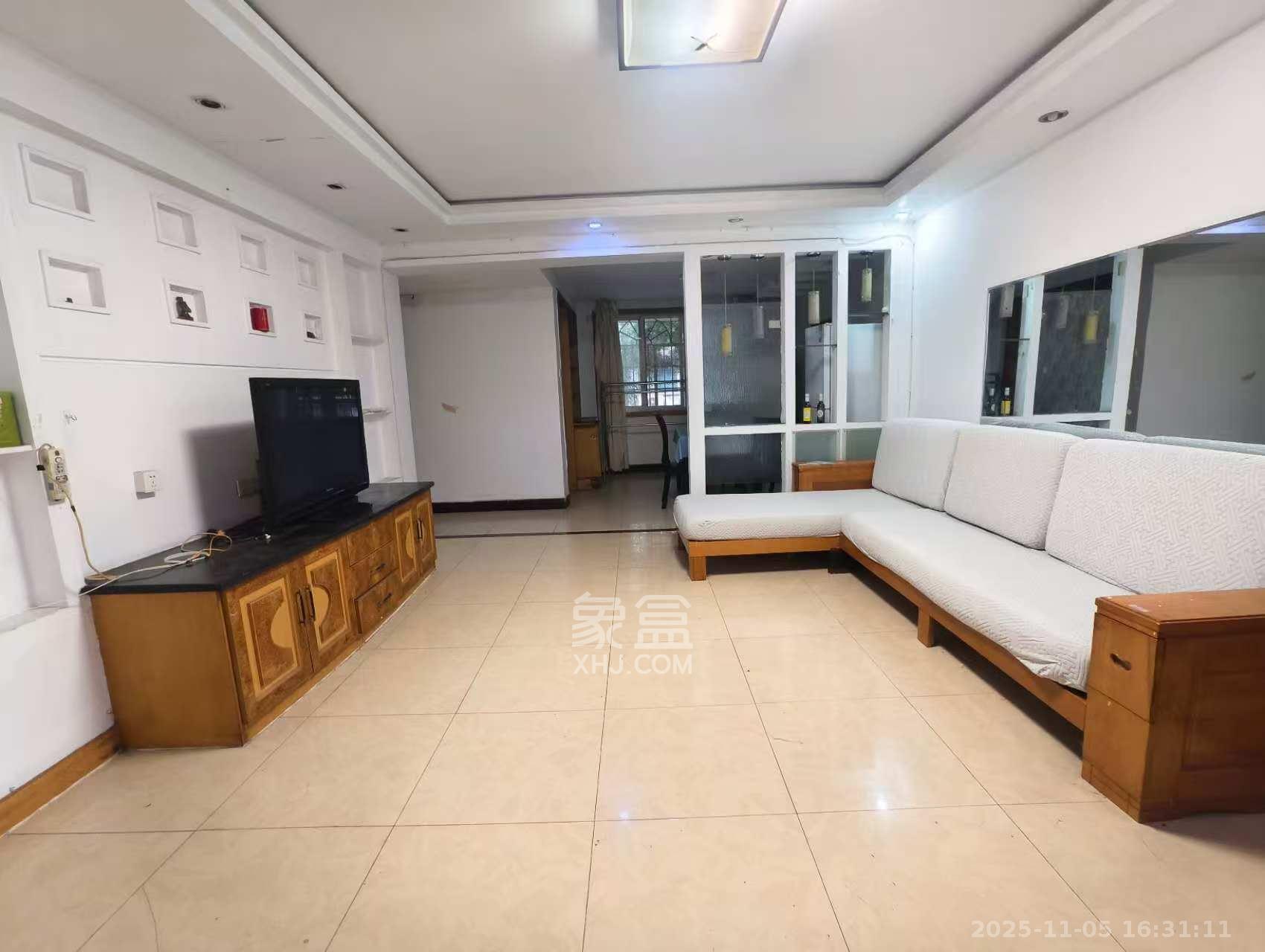 德政园  3室2厅1卫    2300.0元/月室内图