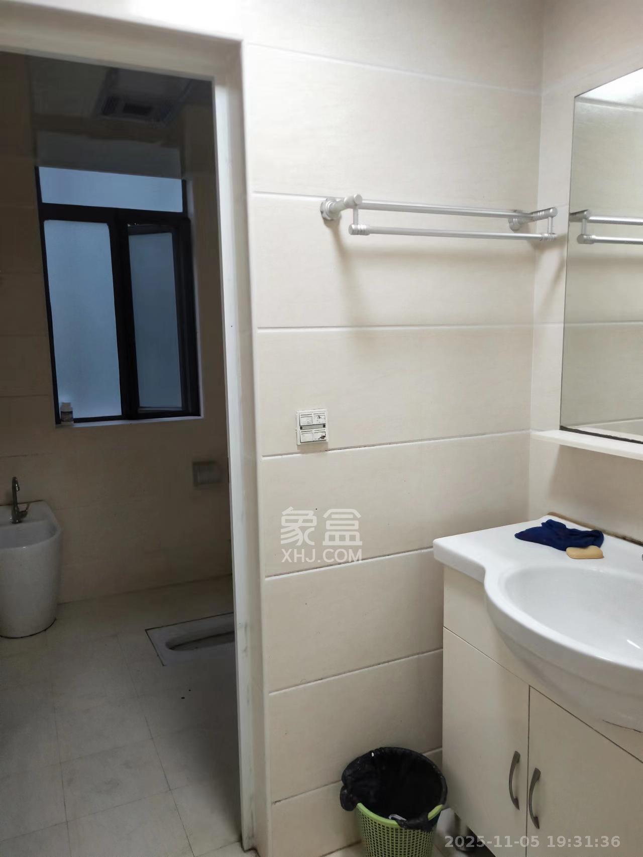 上海城小区  3室2厅2卫    2500.0元/月室内图