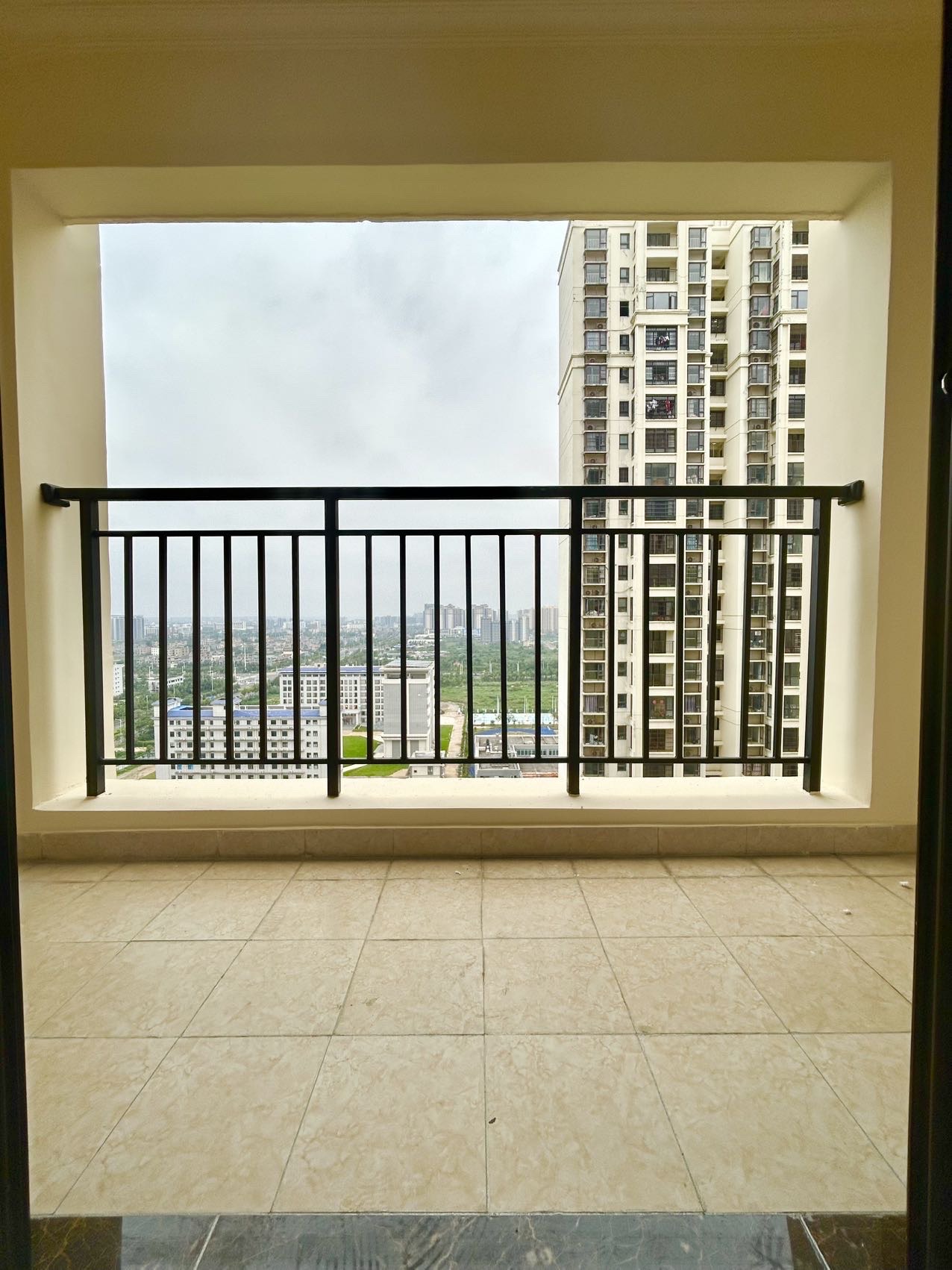 新琼雅苑  2室2厅1卫    83.0万客厅