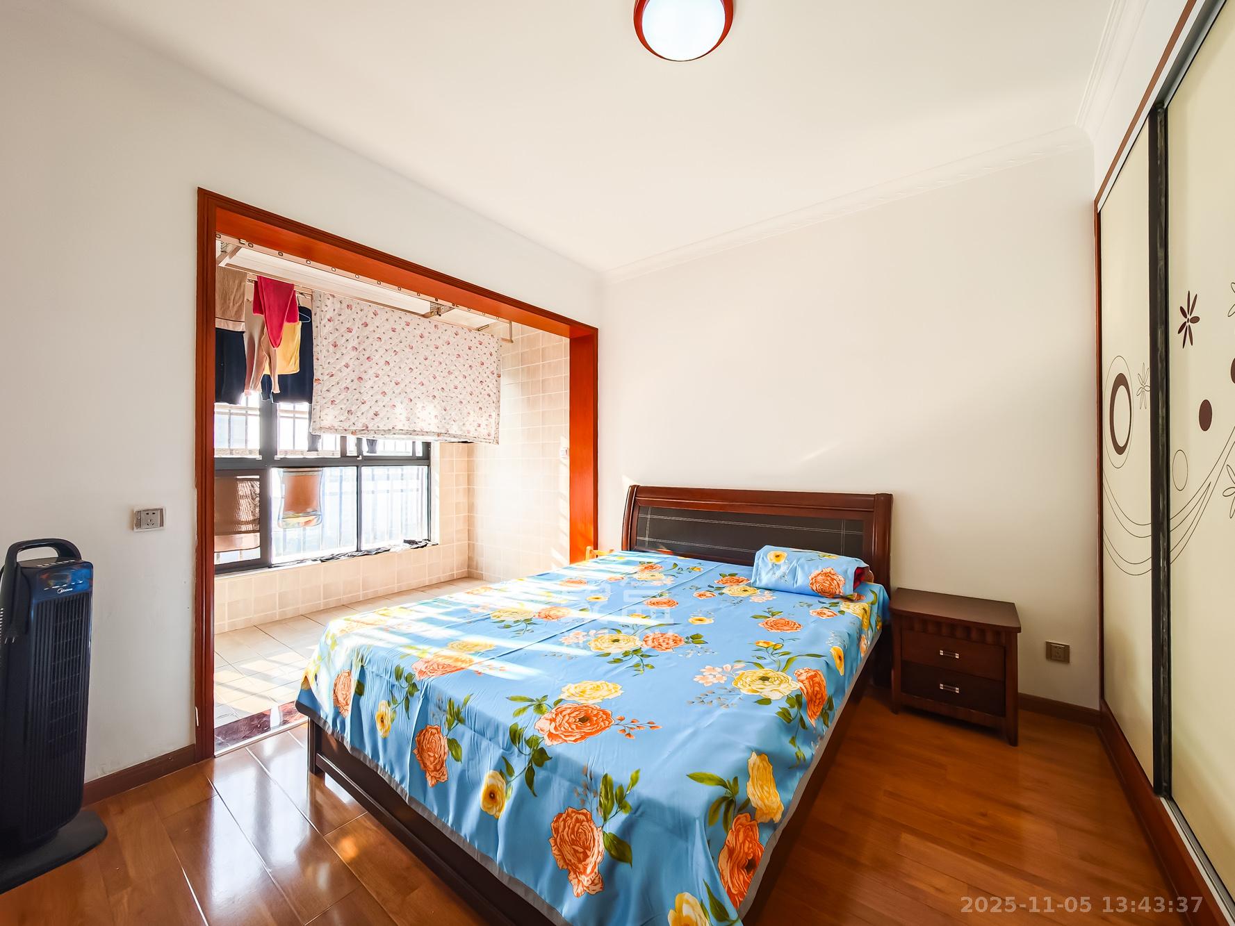 绿地海外滩一期 3室2厅1卫 68.0万 绿地海外滩一期 3室2厅1卫 68.0万卧室