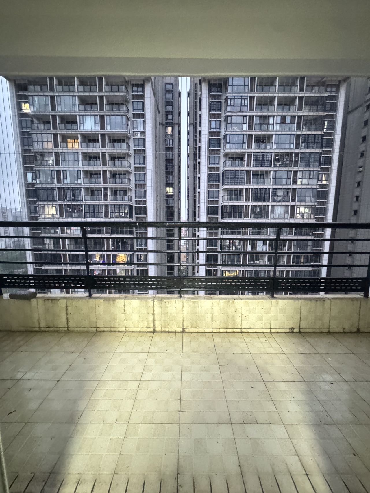 和谐家园(锦和广场) 6室3厅4卫 318.0万 和谐家园(锦和广场) 6室3厅4卫 318.0万客厅