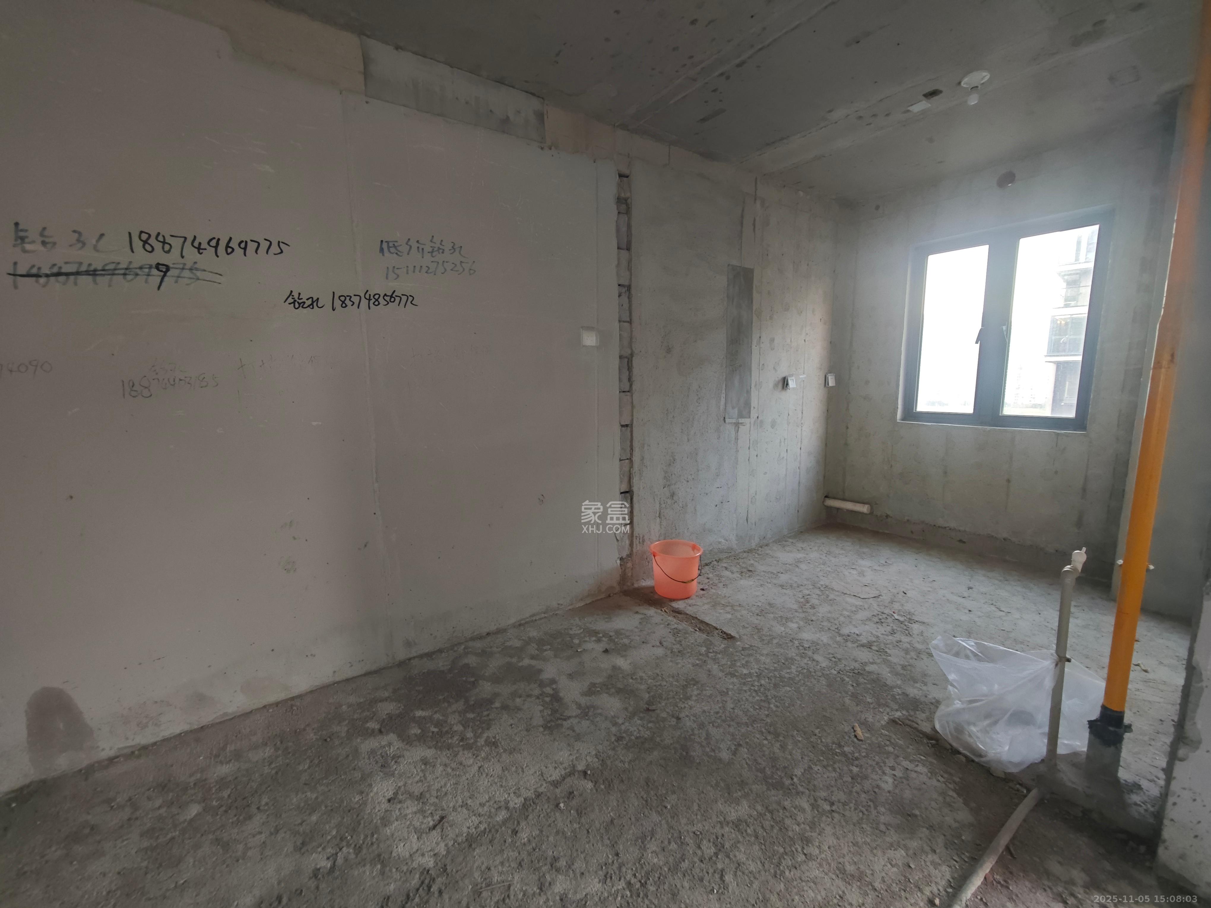 新城明昱东方  4室2厅2卫    4500.0元/月室内图