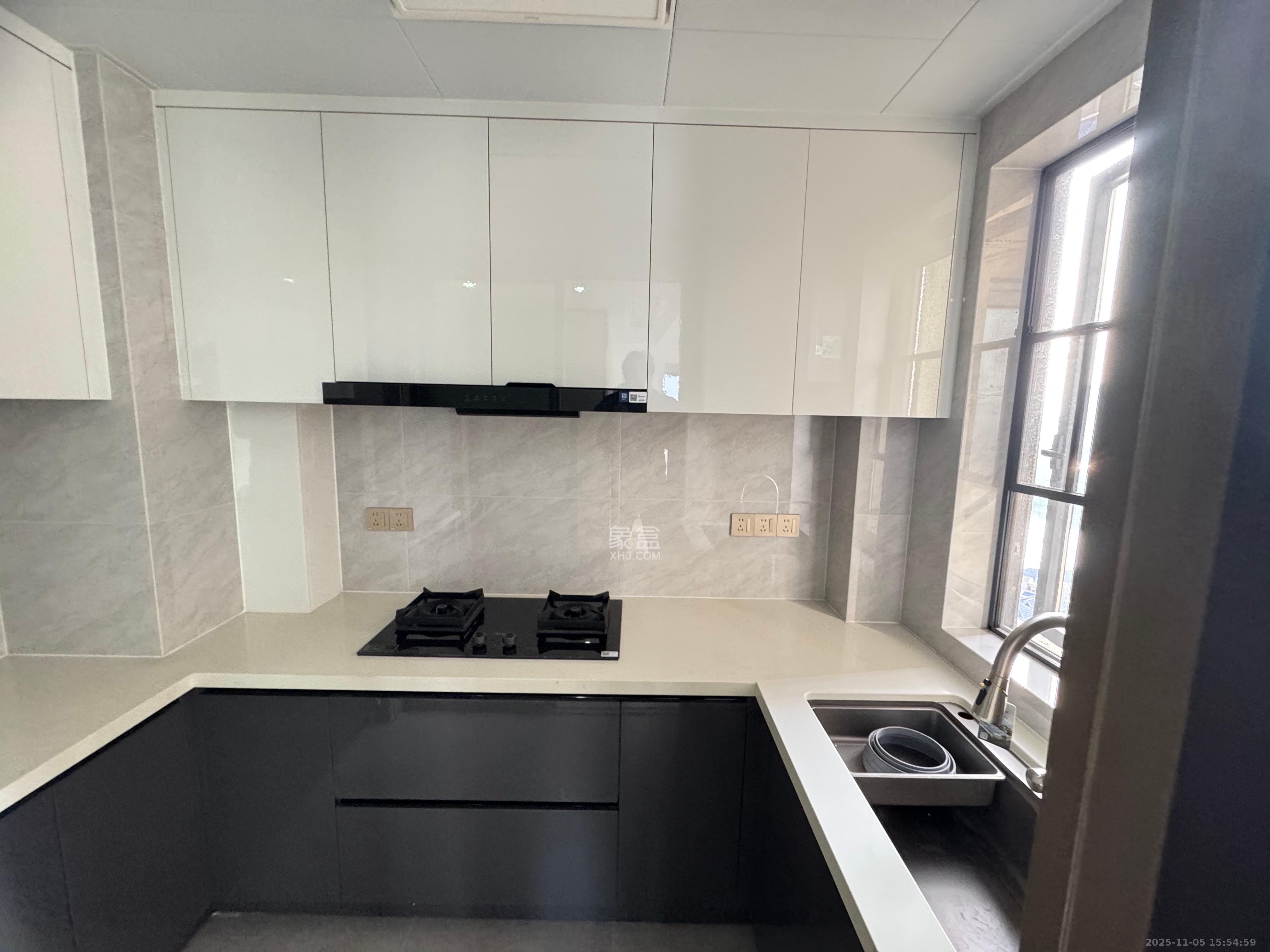 金辉优步湖畔  4室2厅2卫    2600.0元/月室内图