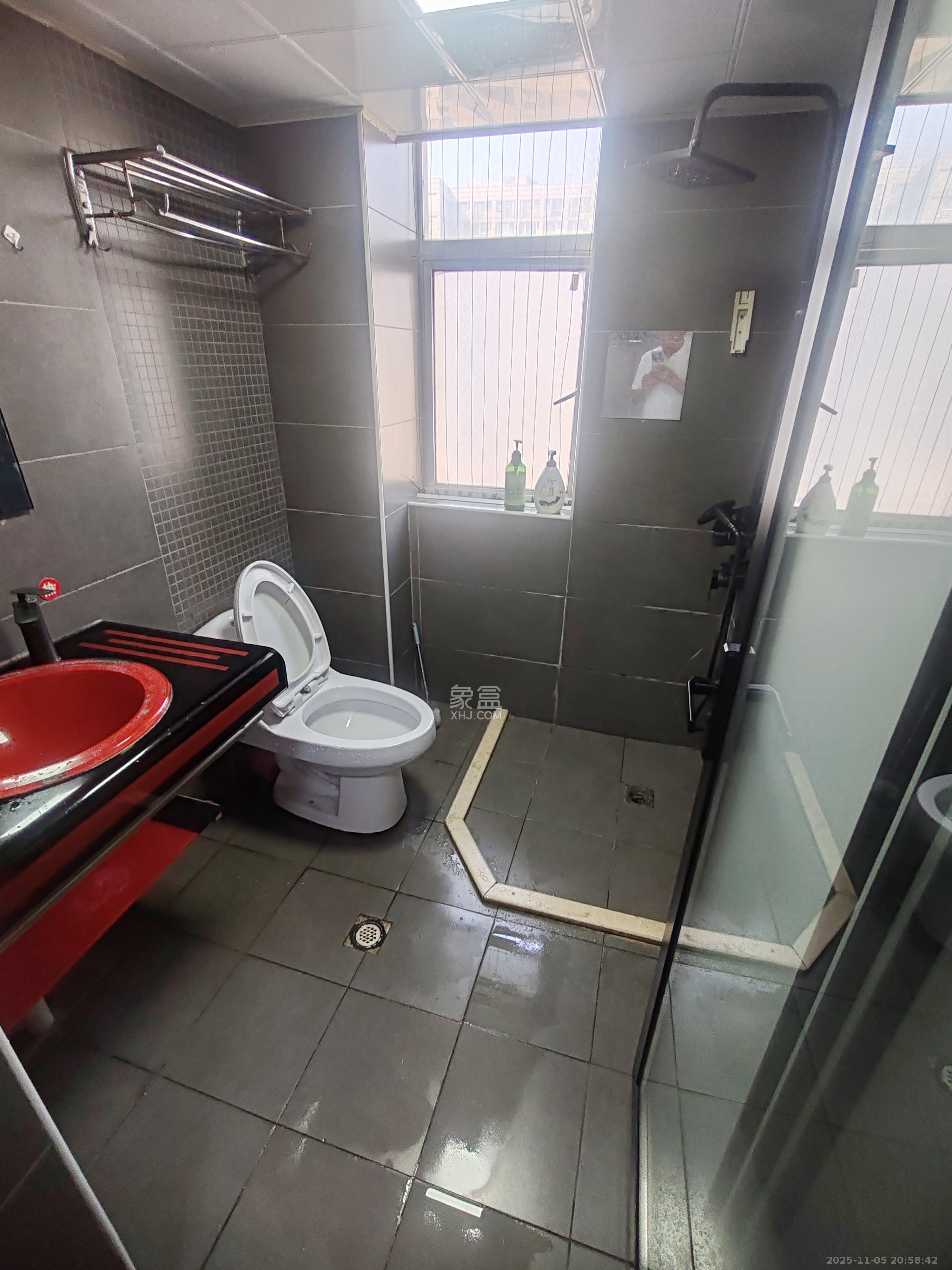 君临国际 1室1厅1卫 1700.0元/月 君临国际 1室1厅1卫 1700.0元/月室内图