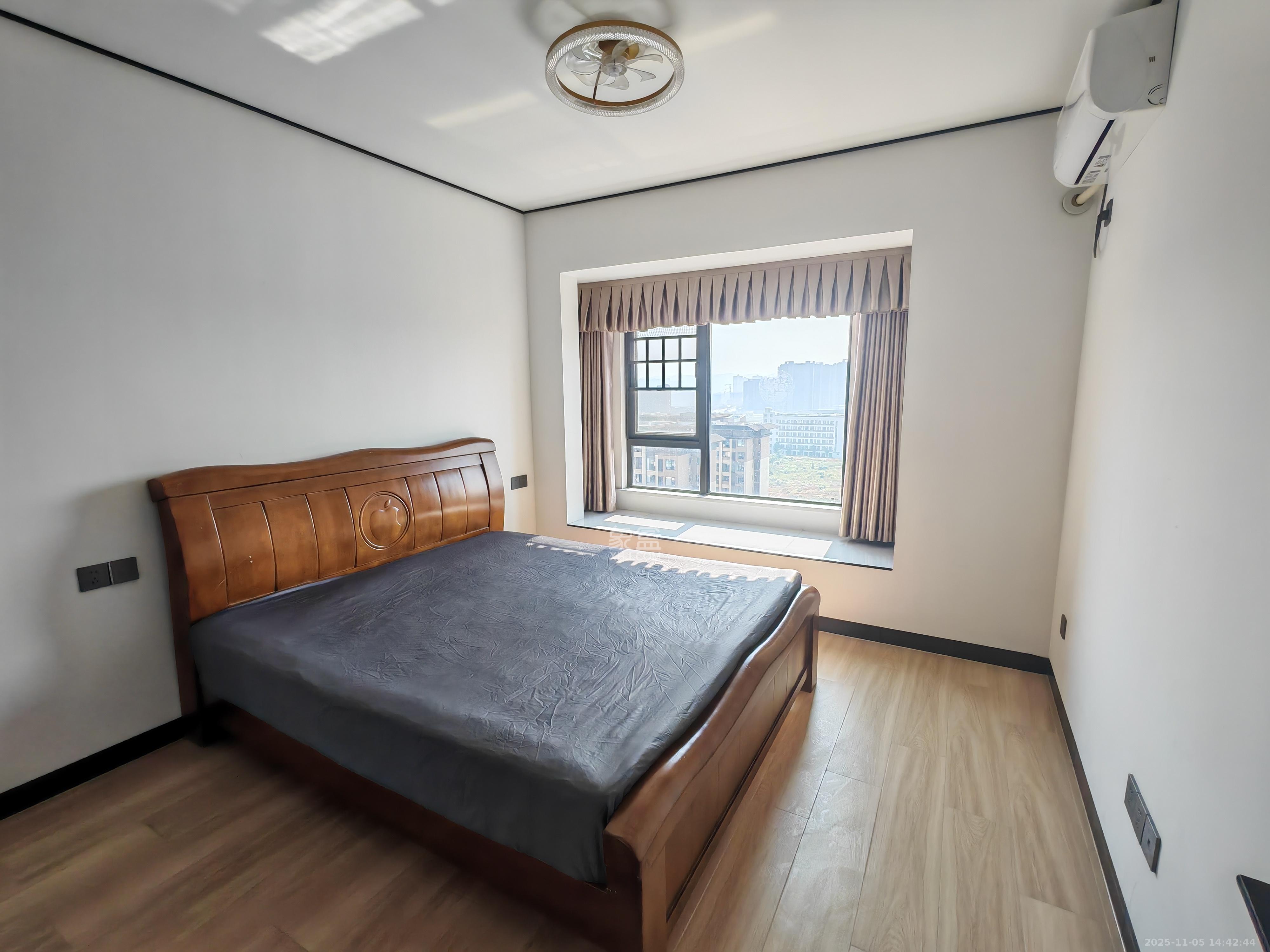 汉唐世家一期 3室2厅2卫 2600.0元/月 汉唐世家一期 3室2厅2卫 2600.0元/月室内图