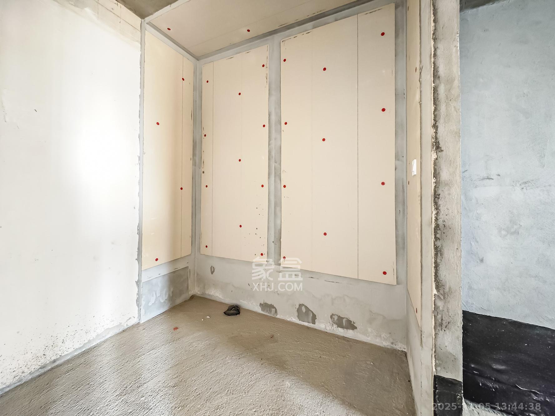 秀峰一品  5室2厅3卫    240.0万其他