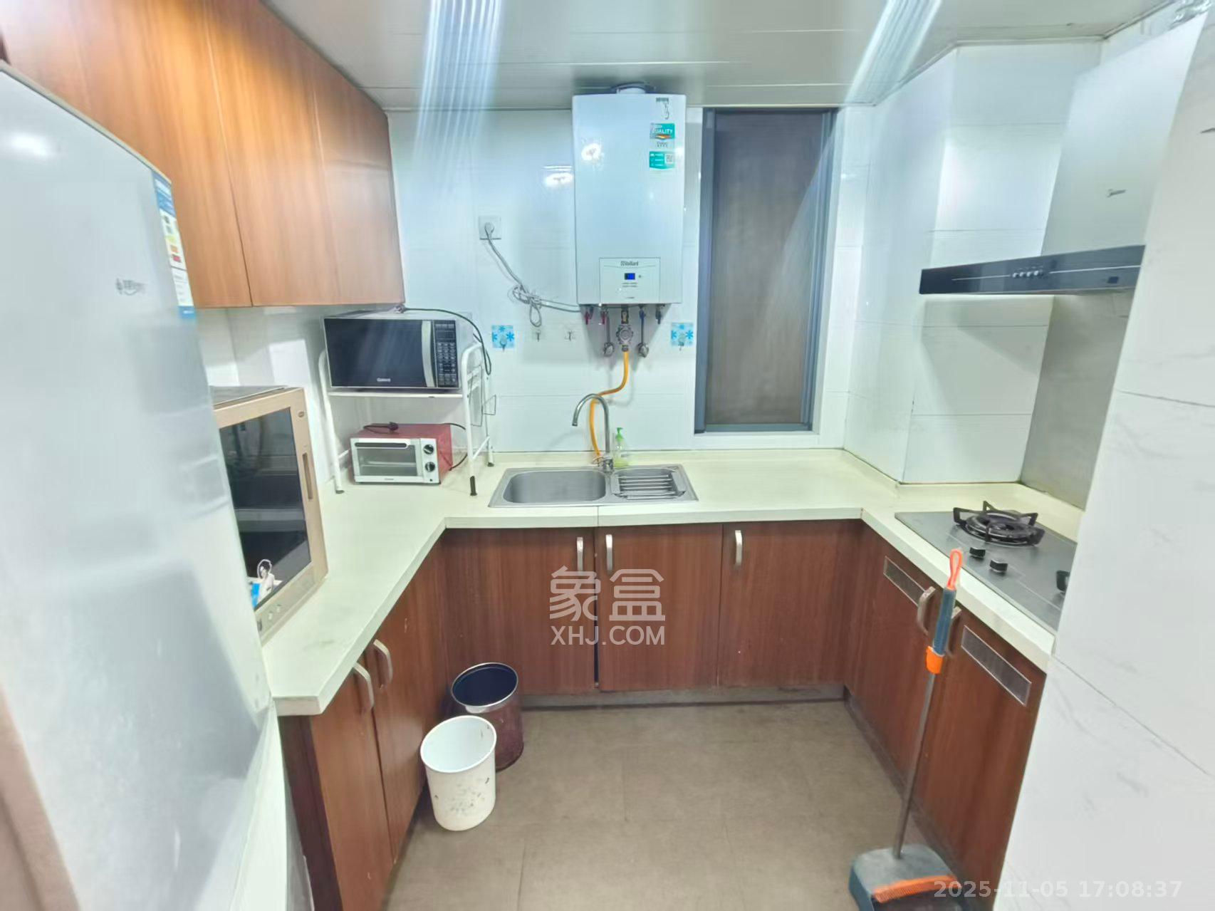 万科城  3室2厅1卫    2500.0元/月室内图