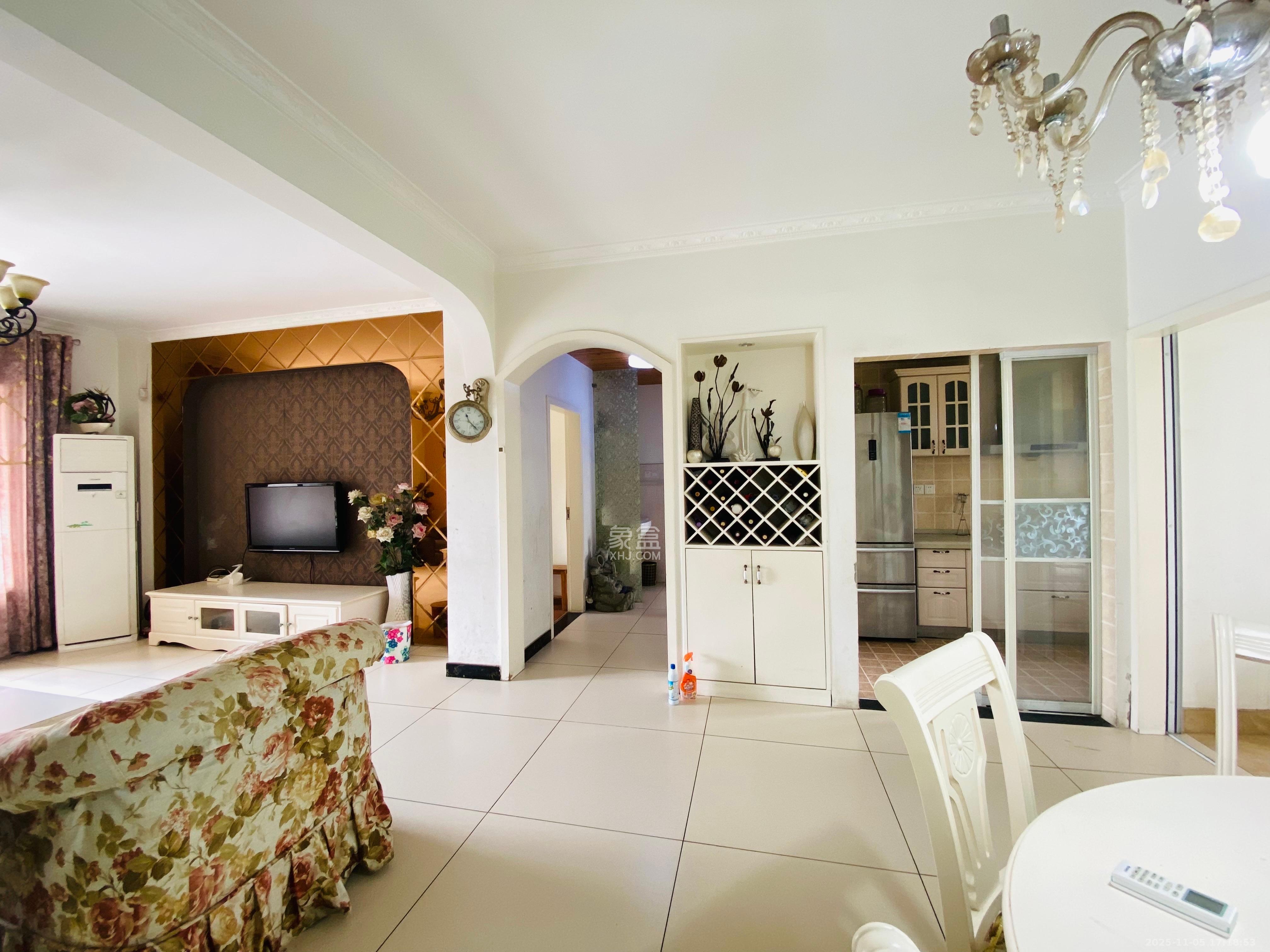 瑞都华庭(华庭美苑) 3室2厅1卫 2400.0元/月 瑞都华庭(华庭美苑) 3室2厅1卫 2400.0元/月室内图