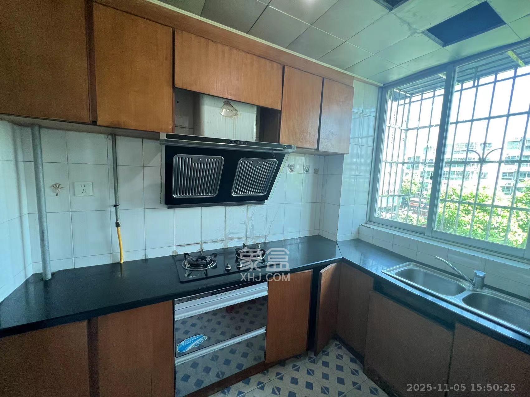 中南汽车世界  2室2厅1卫    1200.0元/月室内图