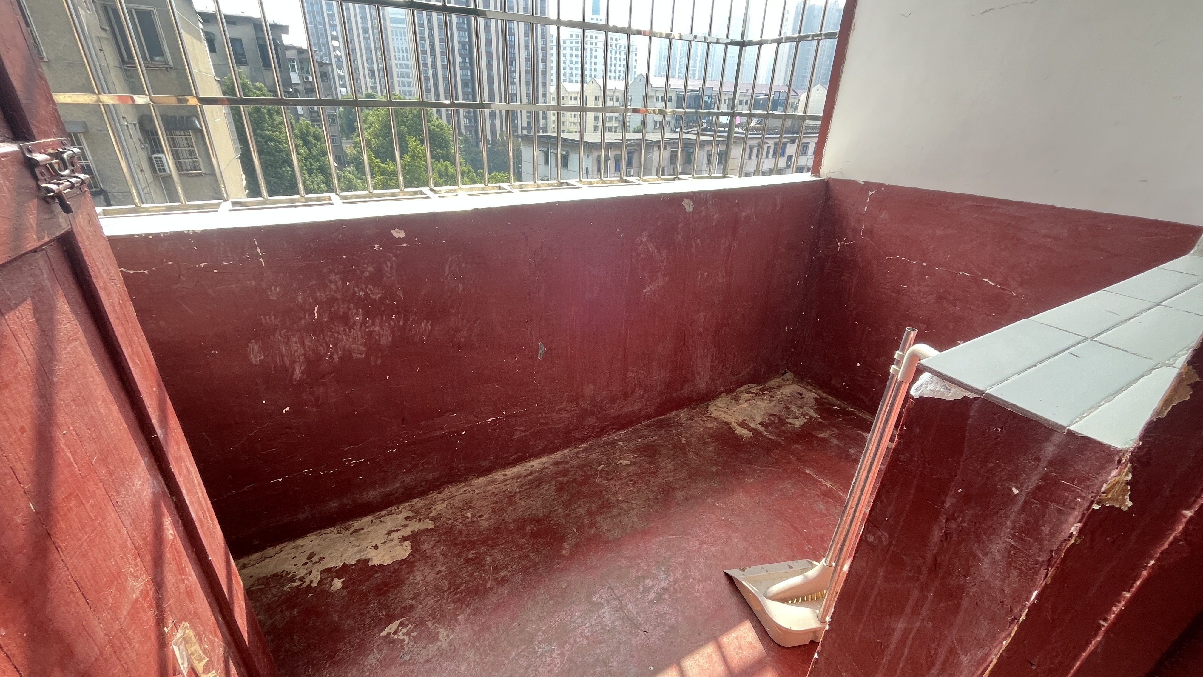 梓园社区(麻纺厂宿舍)  2室1厅1卫    10.8万客厅