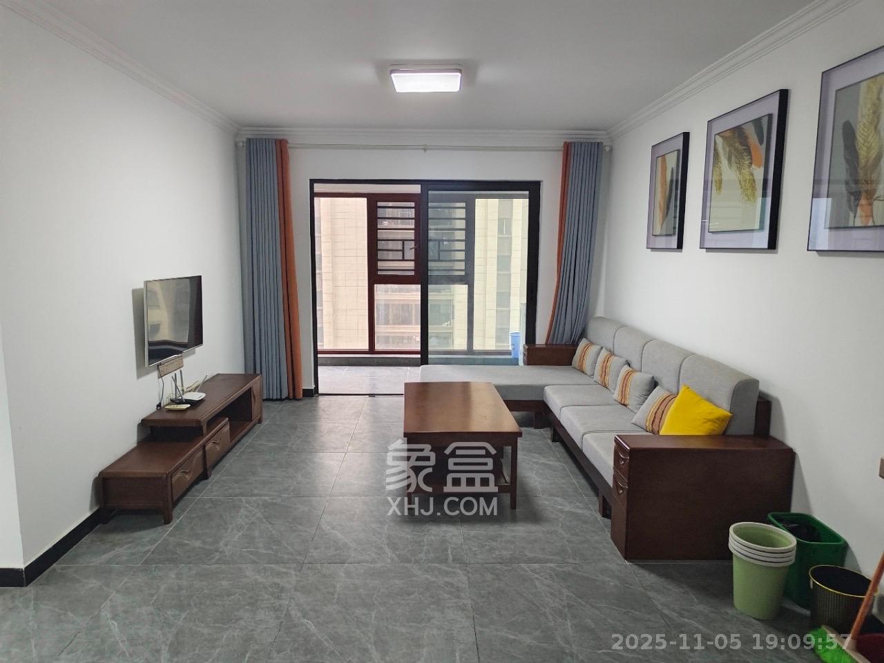 梅溪正荣府  4室2厅2卫    2500.0元/月