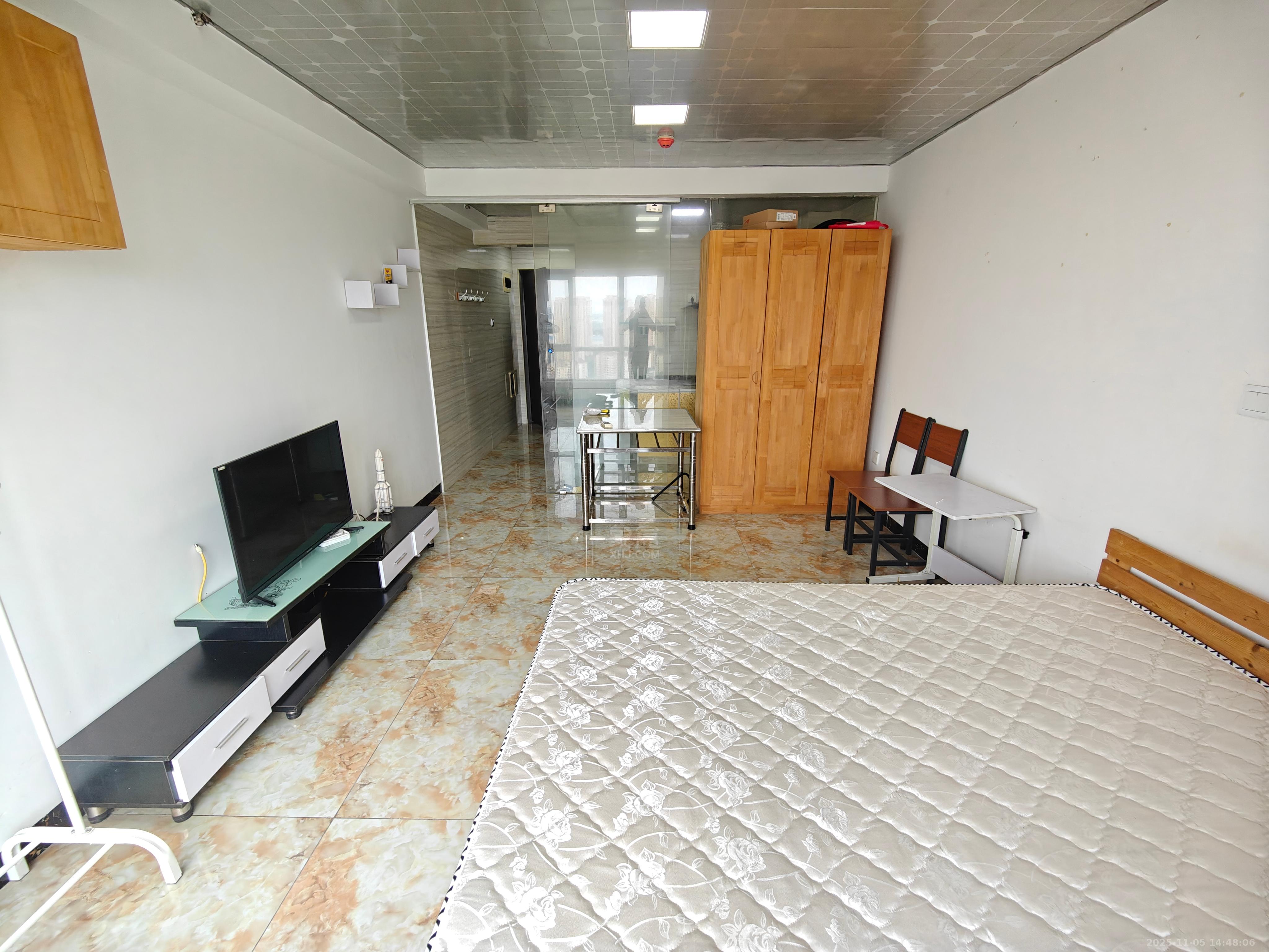 美的城三期  1室1厅1卫    900.0元/月室内图