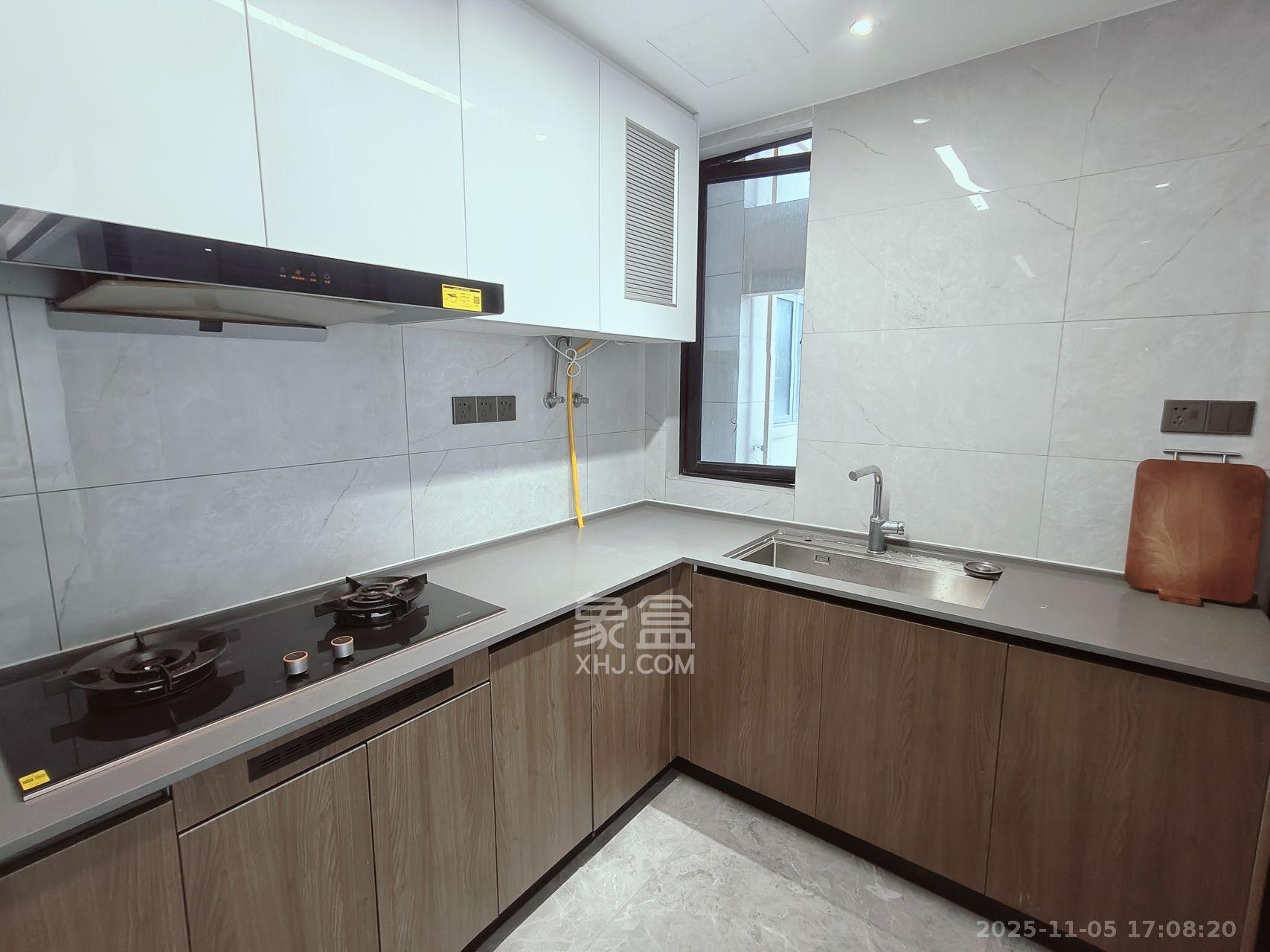 万科滨河道  3室2厅2卫    3000.0元/月室内图