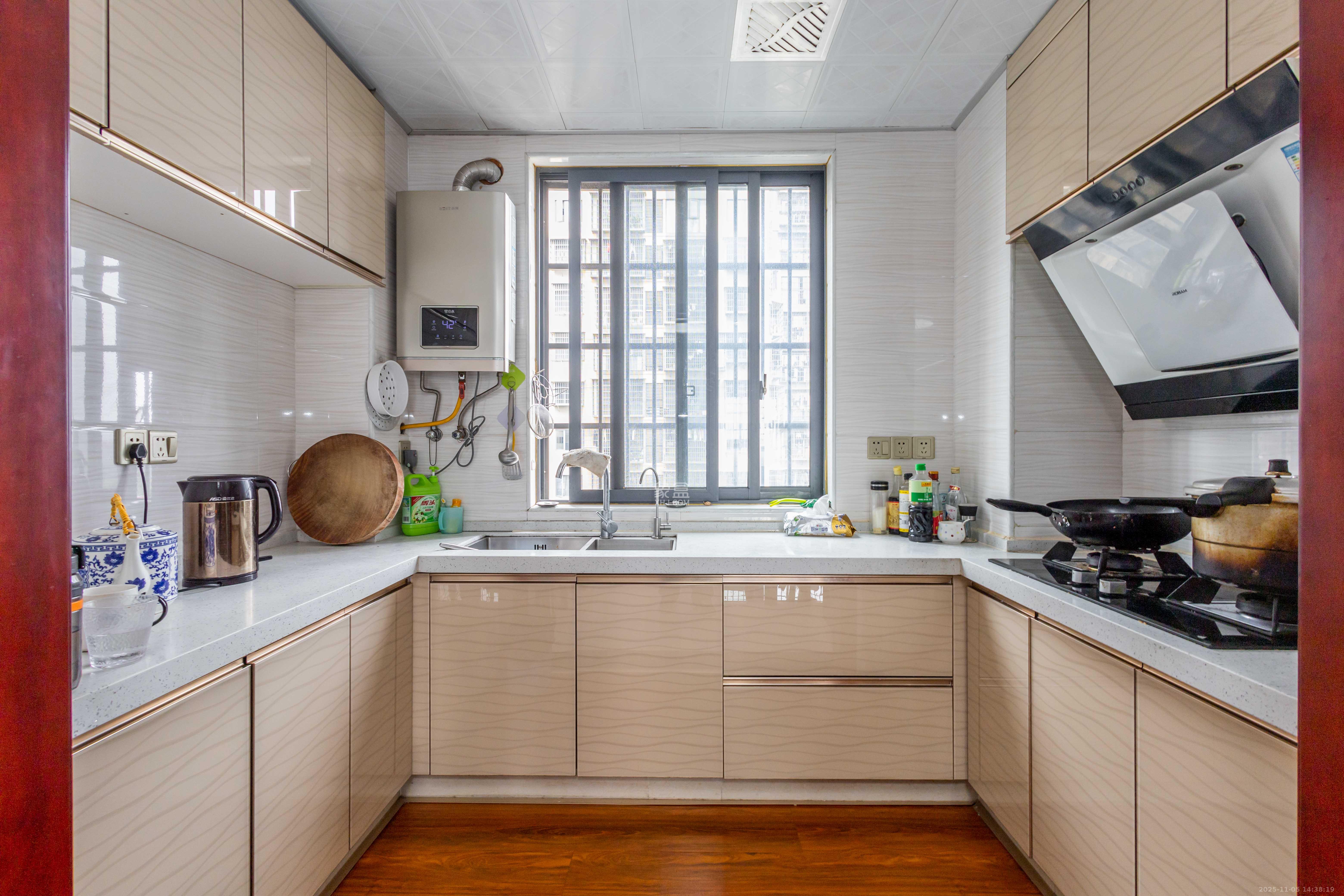 汇一城(汇壹公馆) 4室2厅2卫 108.0万 汇一城(汇壹公馆) 4室2厅2卫 108.0万厨房