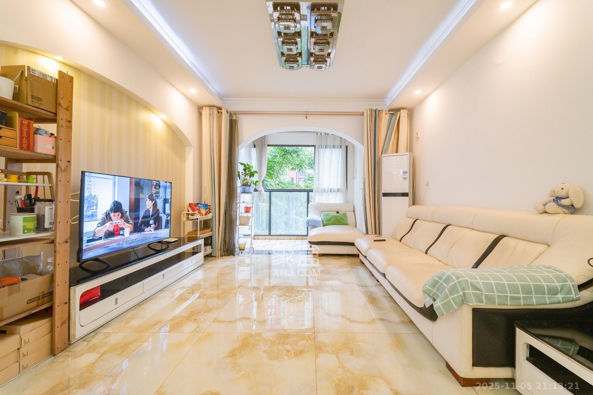 华润凤凰城二期 3室2厅1卫 73.0万 华润凤凰城二期 3室2厅1卫 73.0万客厅