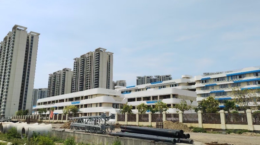 新琼雅苑  2室2厅1卫    83.0万客厅