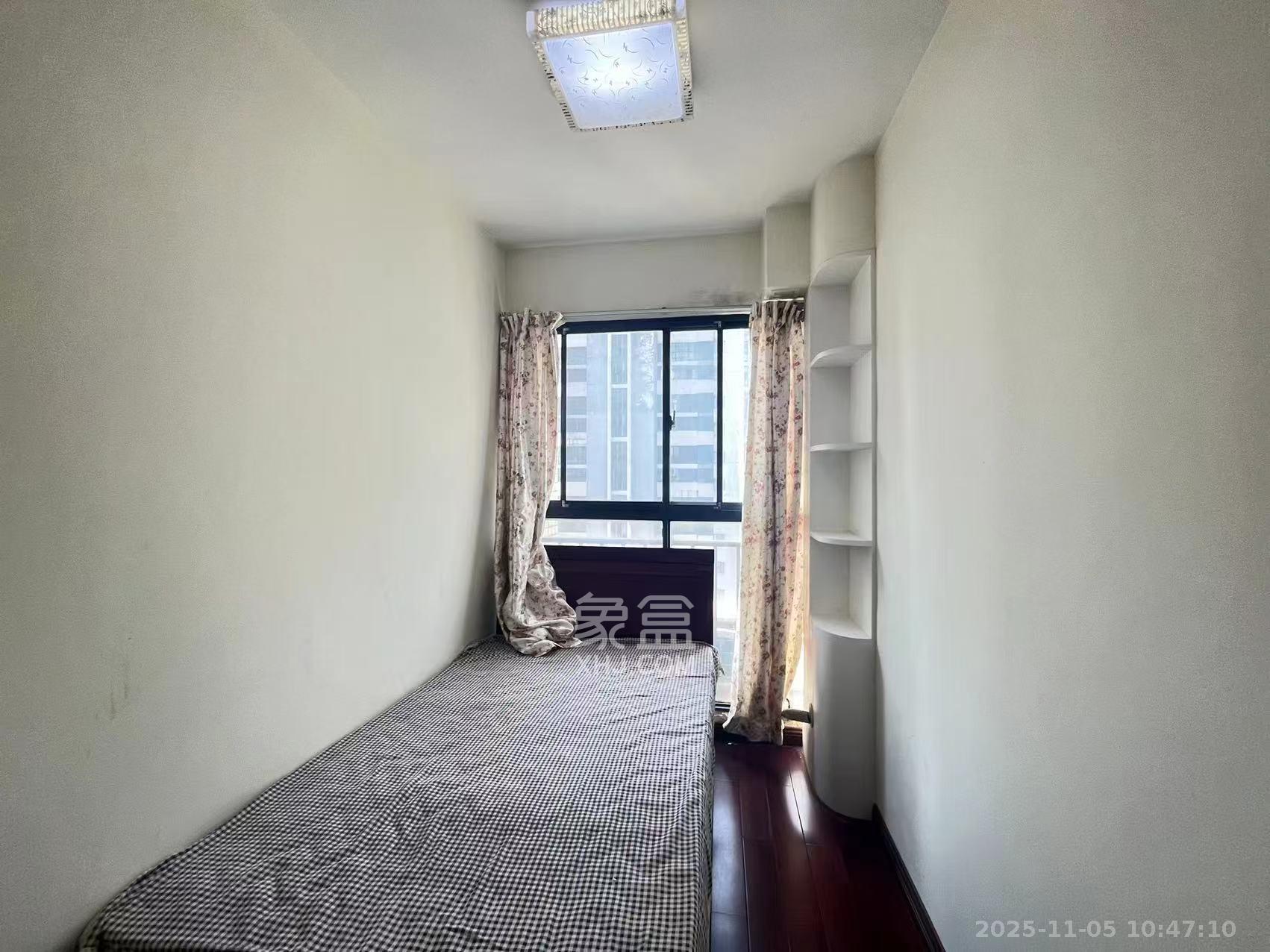 金麓国际  3室2厅1卫    2400.0元/月室内图