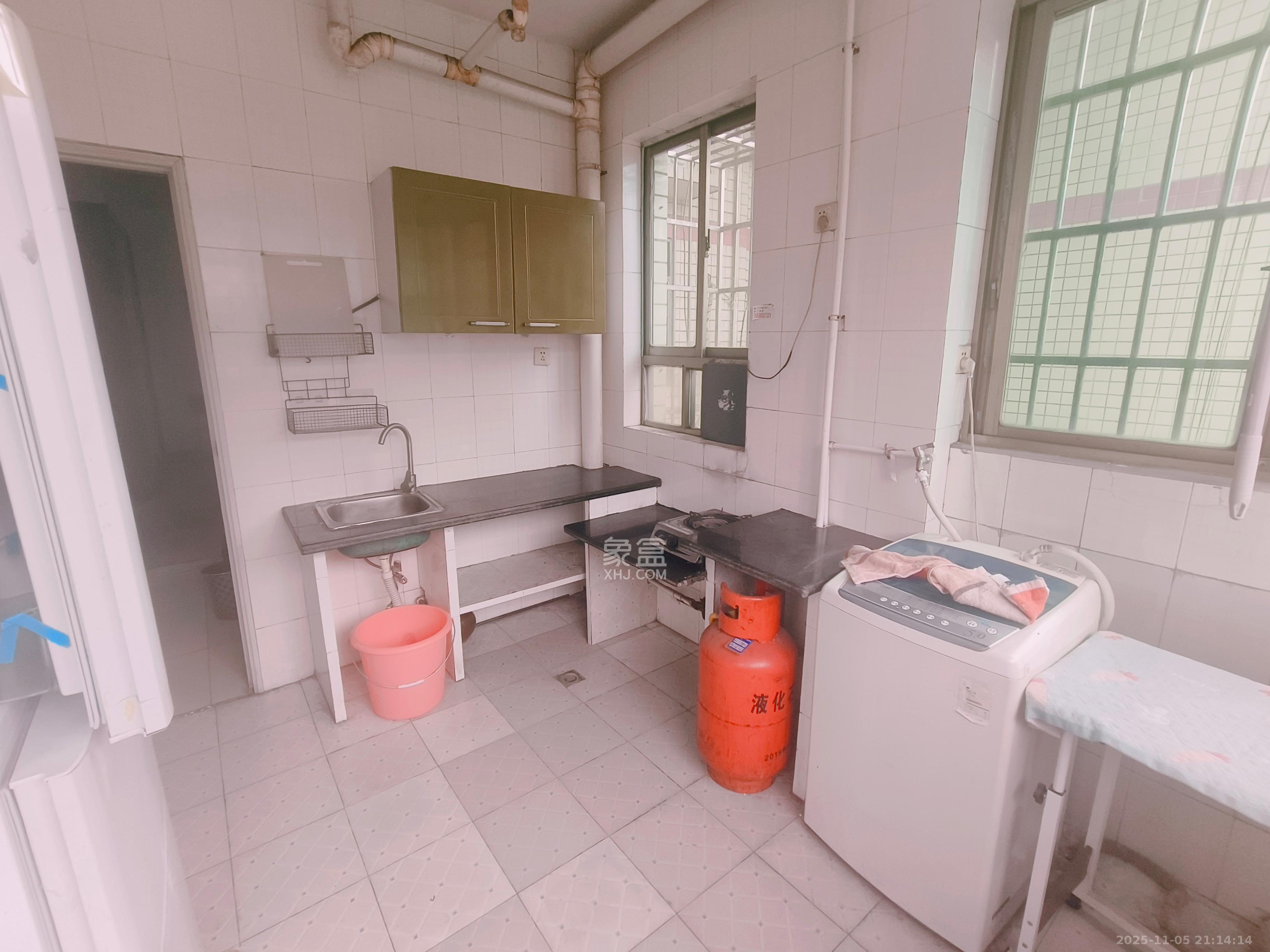 黄泥岭社区  1室1厅1卫    1300.0元/月室内图