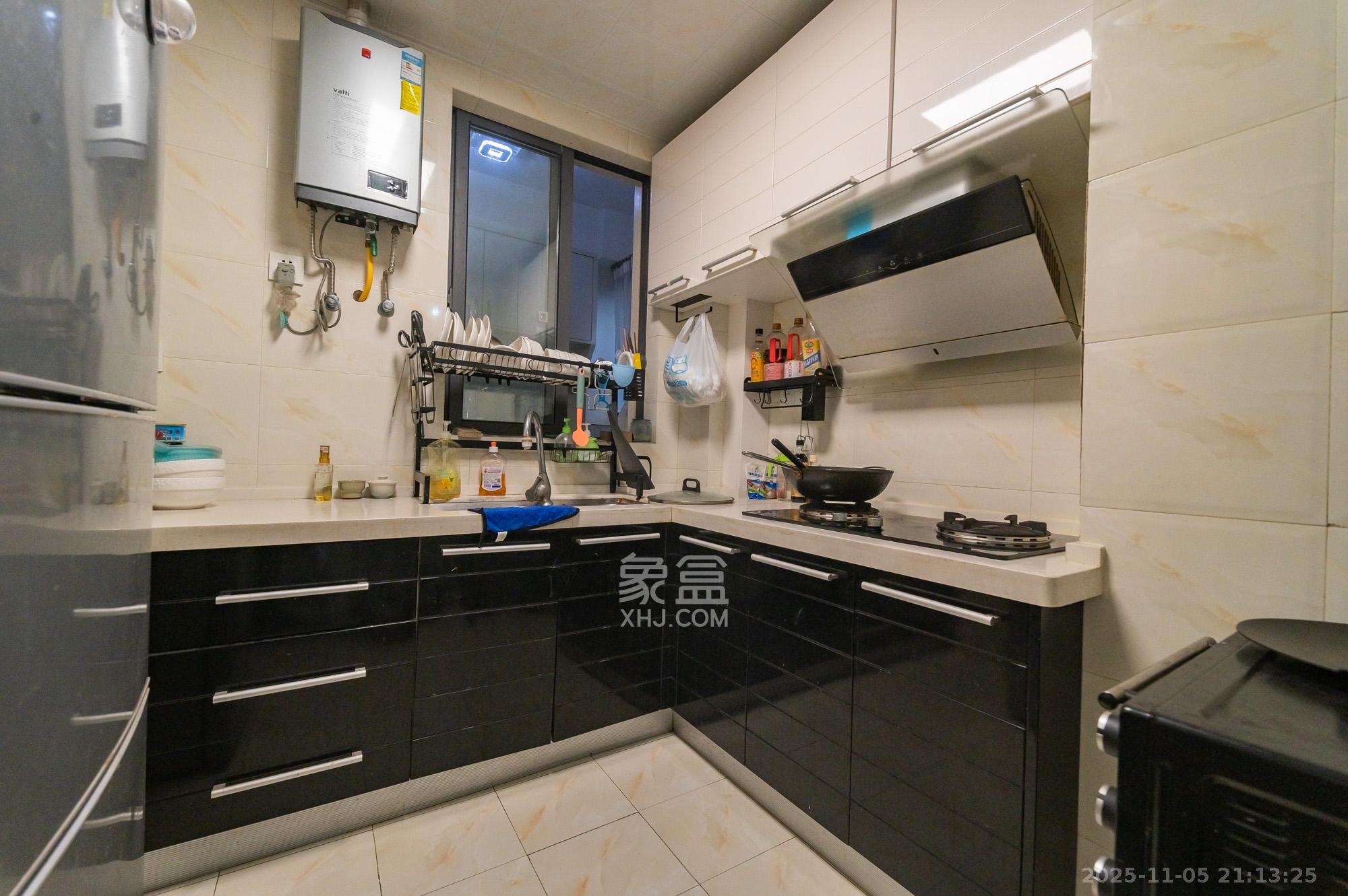 华润凤凰城二期  3室2厅1卫    73.0万厨房