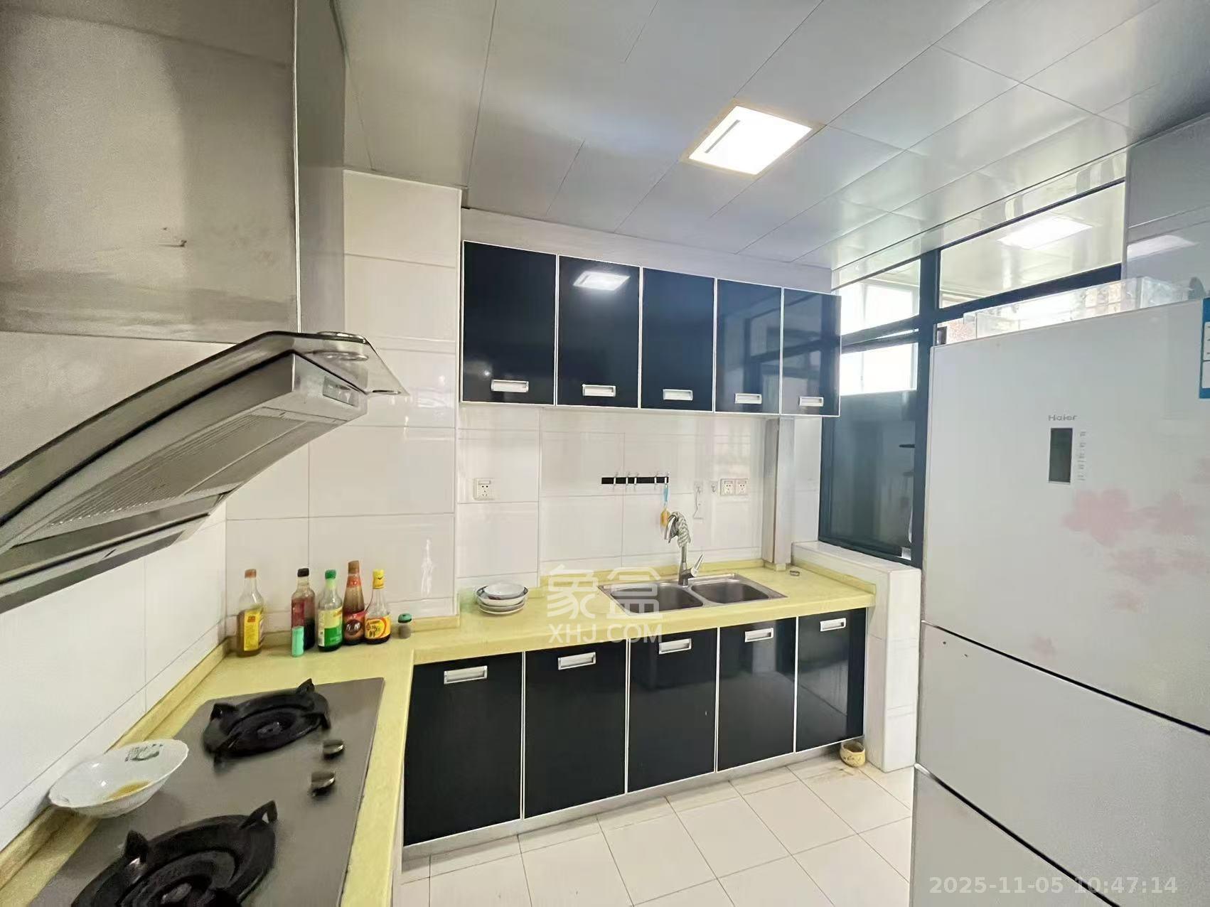 金麓国际  3室2厅1卫    2400.0元/月室内图