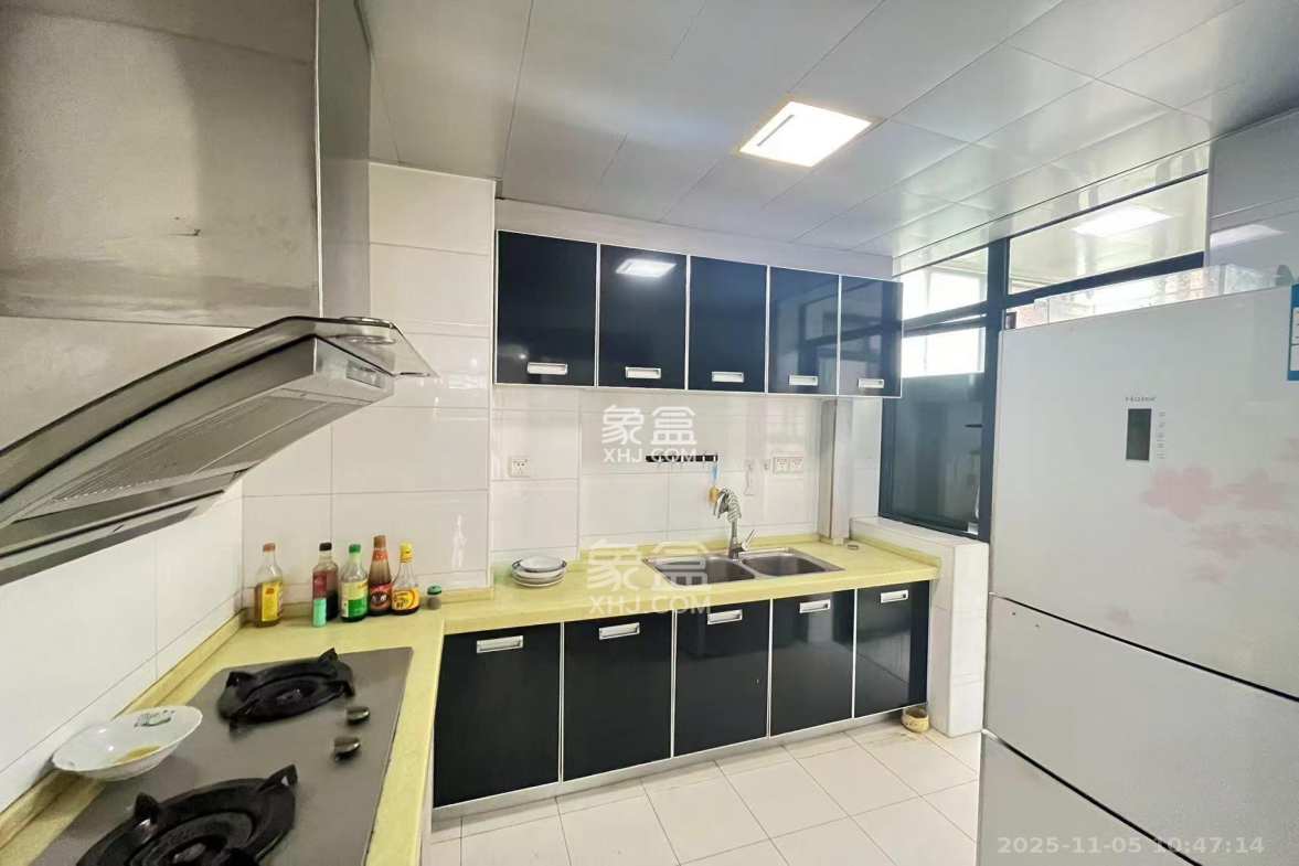 金麓国际 3室2厅1卫 2400.0元/月 金麓国际 3室2厅1卫 2400.0元/月室内图