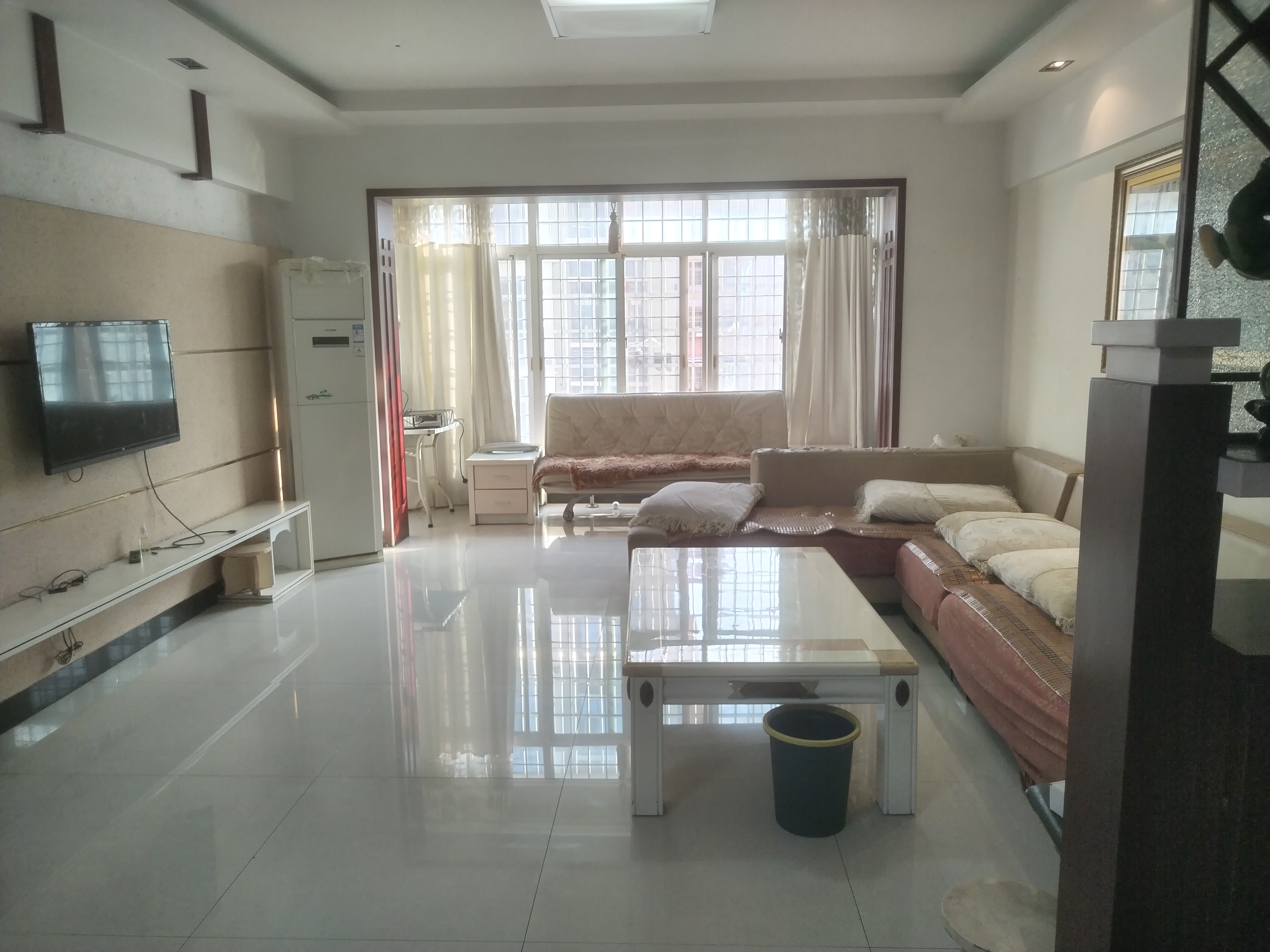 梓怡华府  3室2厅2卫    1800.0元/月室内图