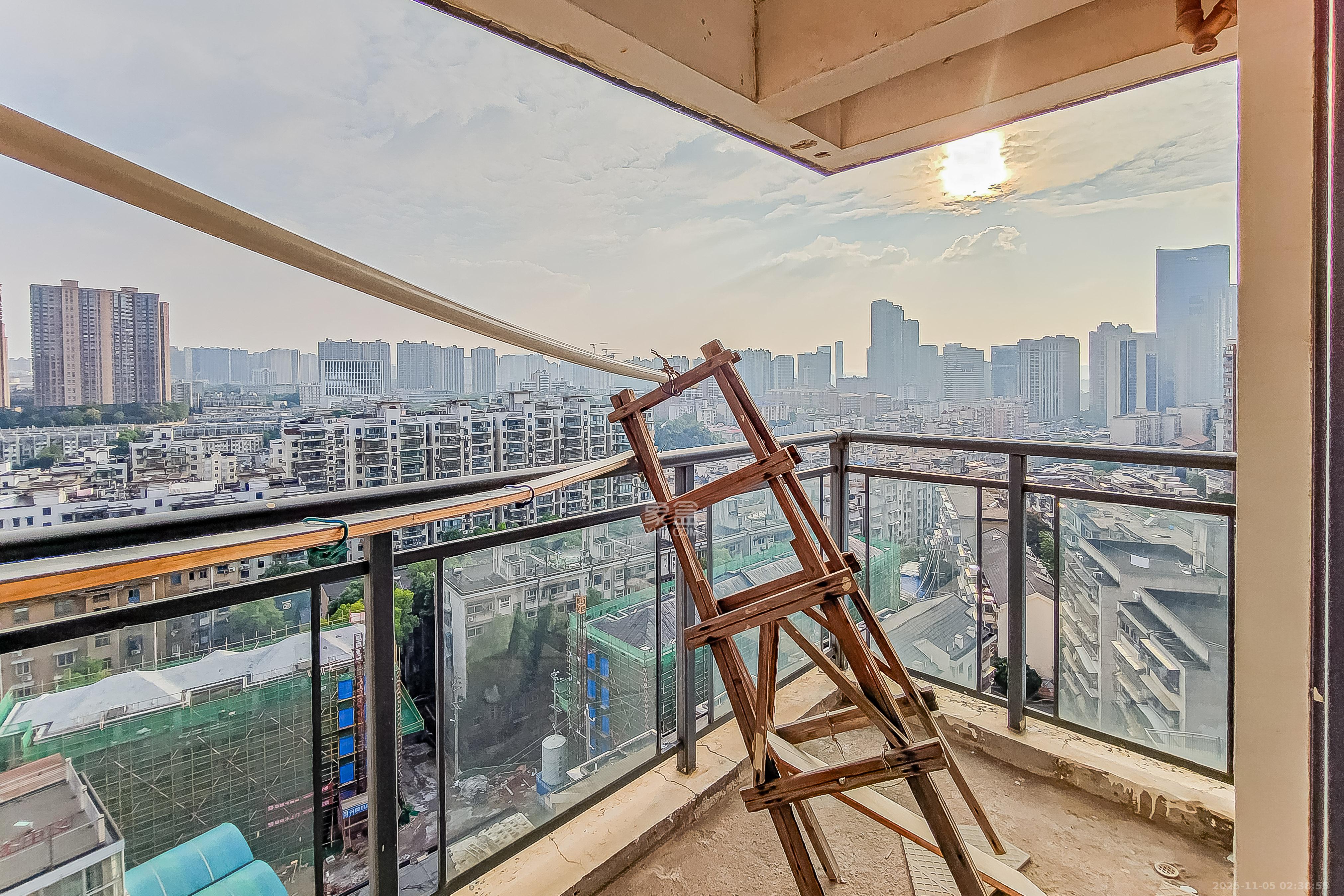 钱隆首府(福晟御园)  3室2厅2卫    115.0万阳台