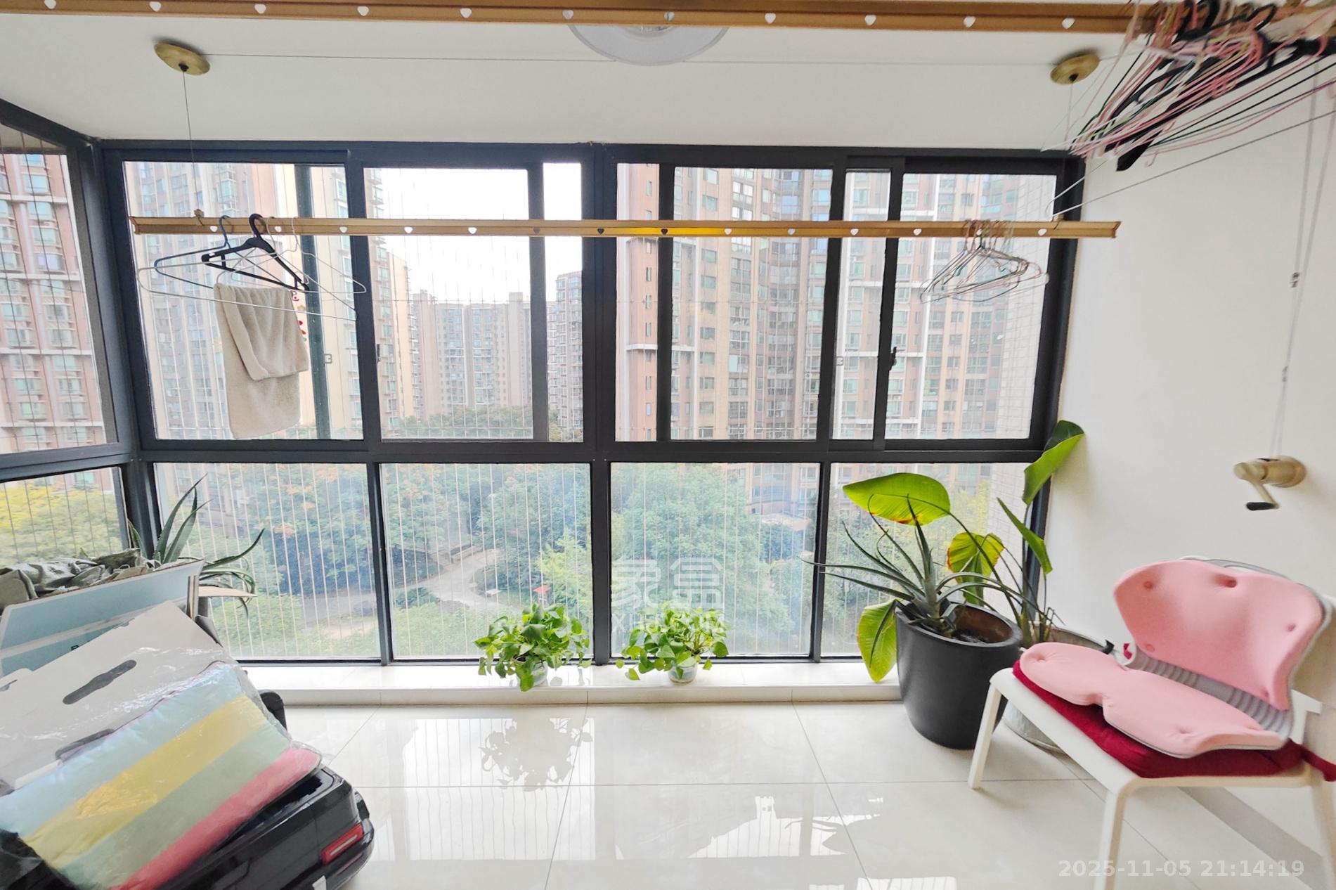 新城新世界一二三期 3室2厅2卫 125.0万 新城新世界一二三期 3室2厅2卫 125.0万阳台