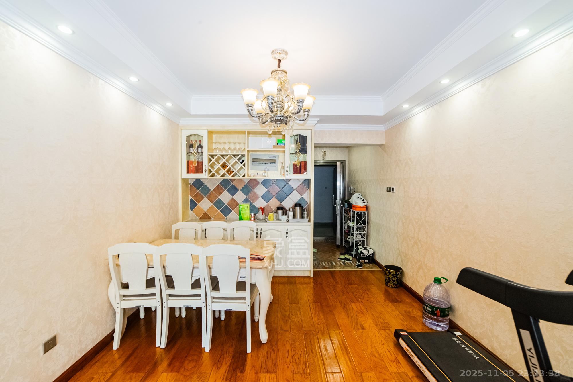 北辰三角洲E3区  3室2厅2卫    145.0万客厅