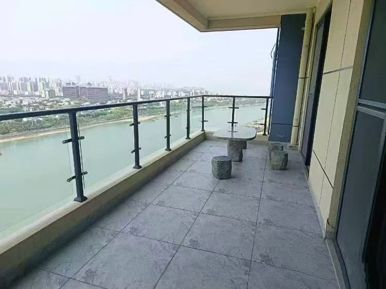 碧桂园中央半岛  4室2厅2卫    3800.0元/月